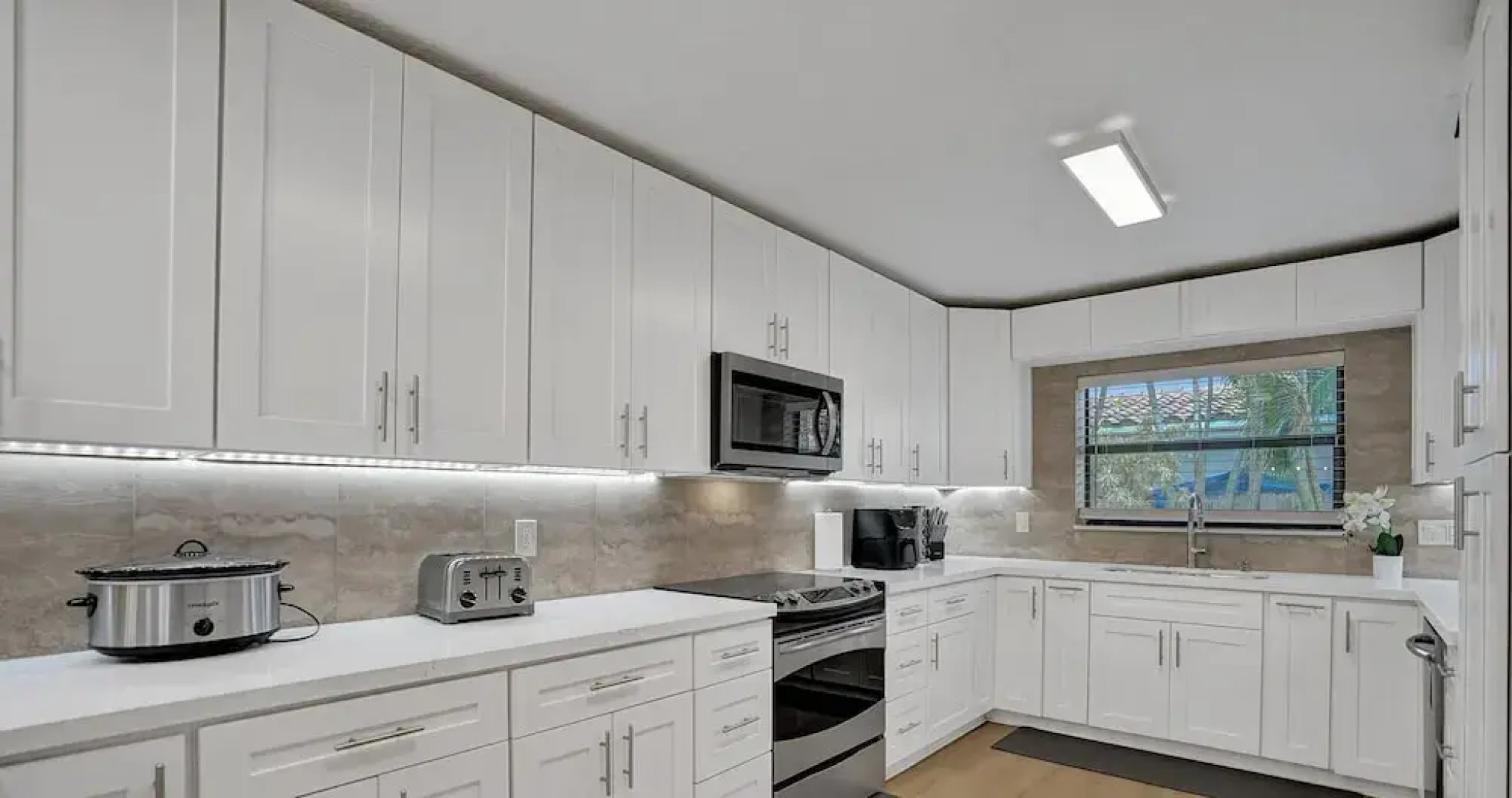 Modern Chic 7-BR with Pool & Gameroom