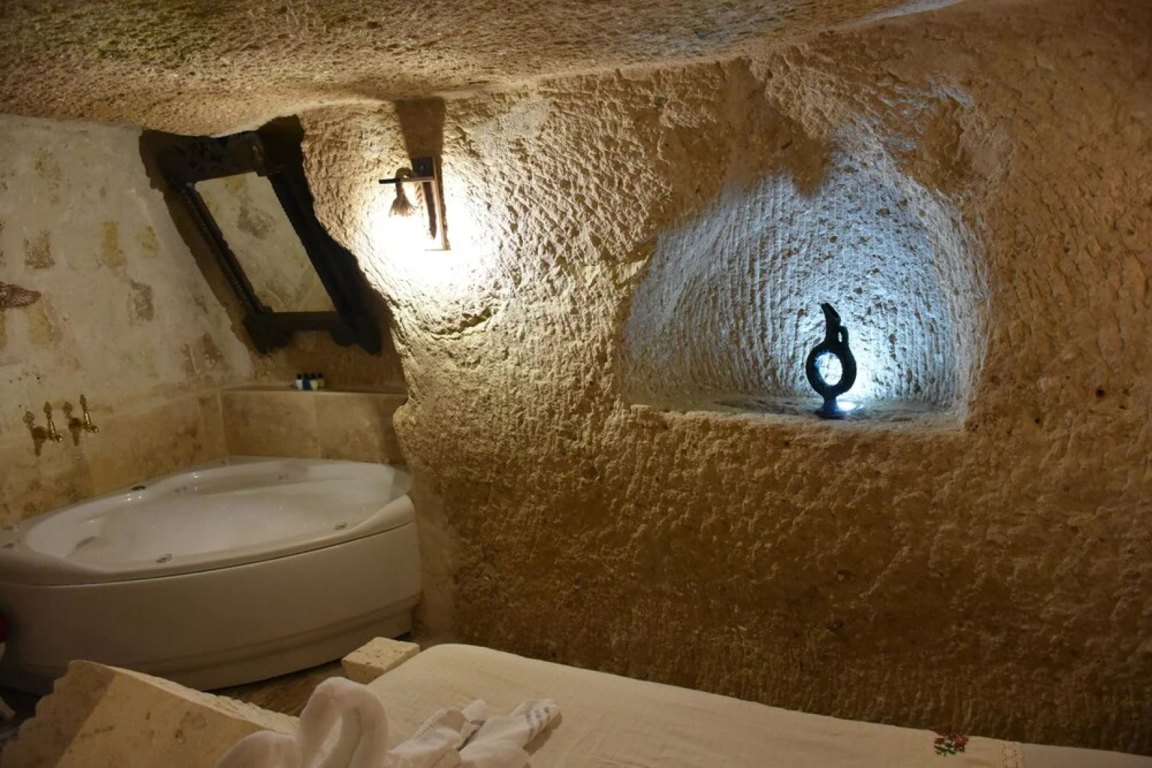 Glamada Cave Suites