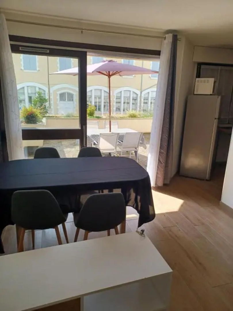 T2 grande terrasse Wi-Fi parking gratuit