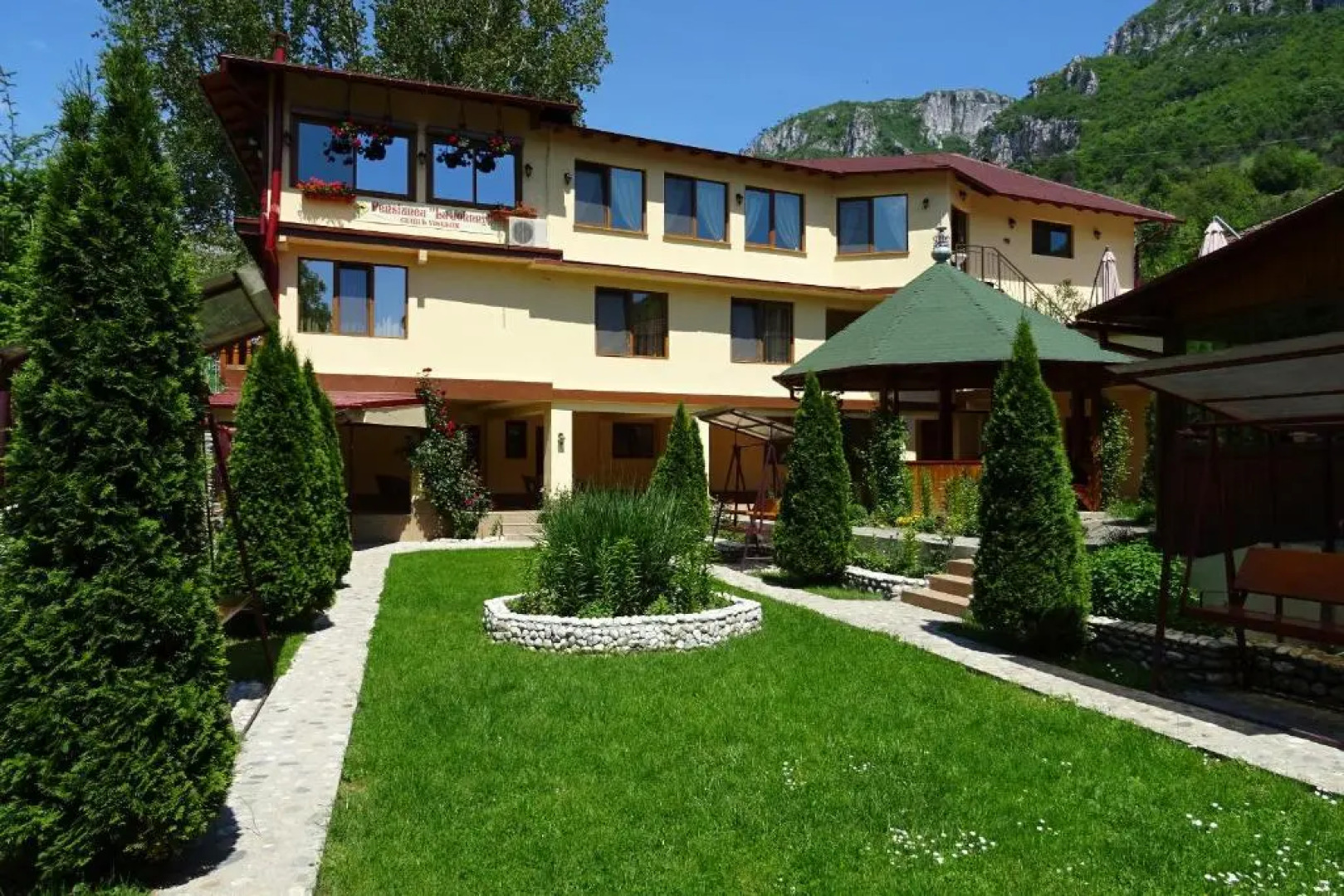 Pension Cuibul Viselor