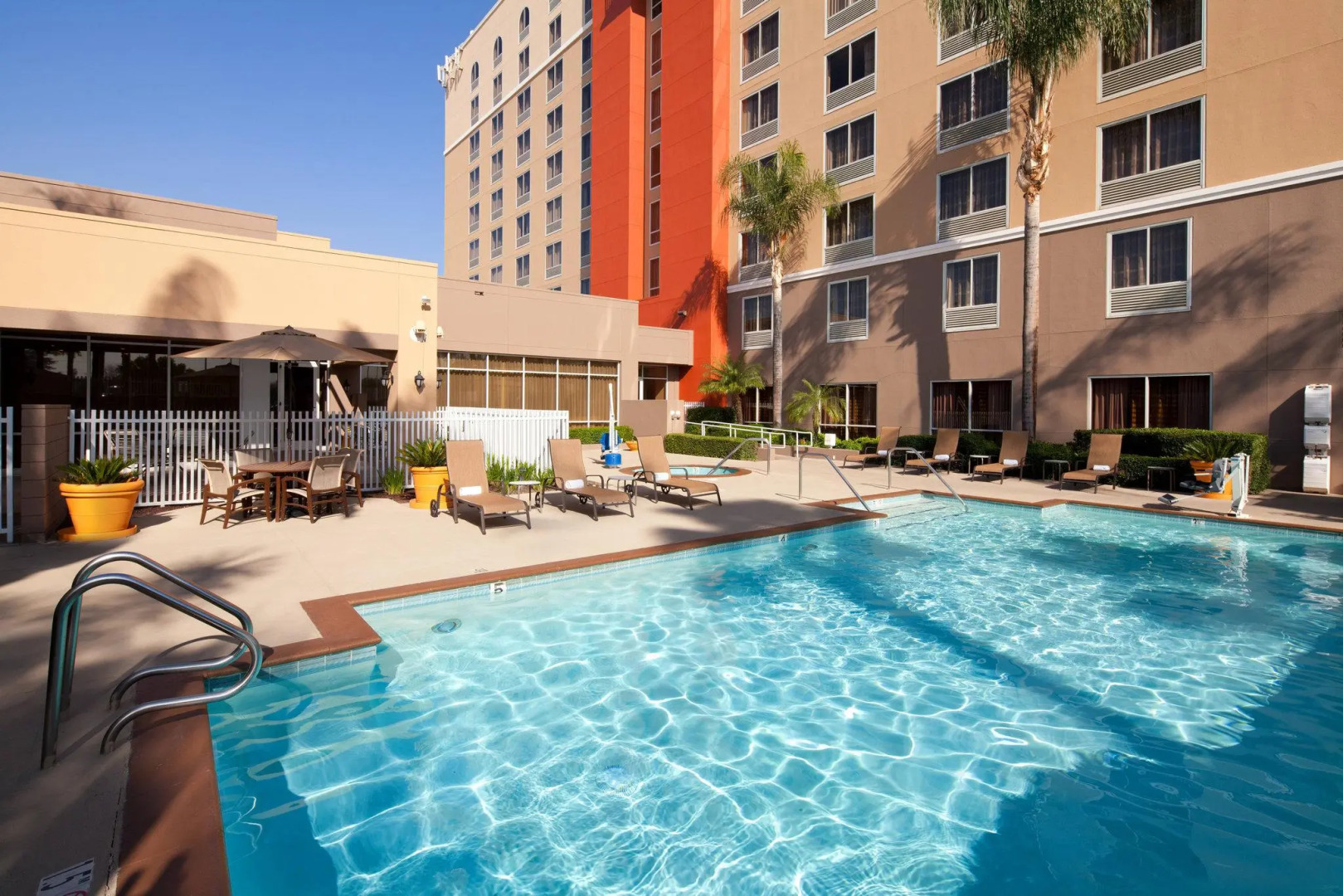 Courtyard by Marriott Baldwin Park