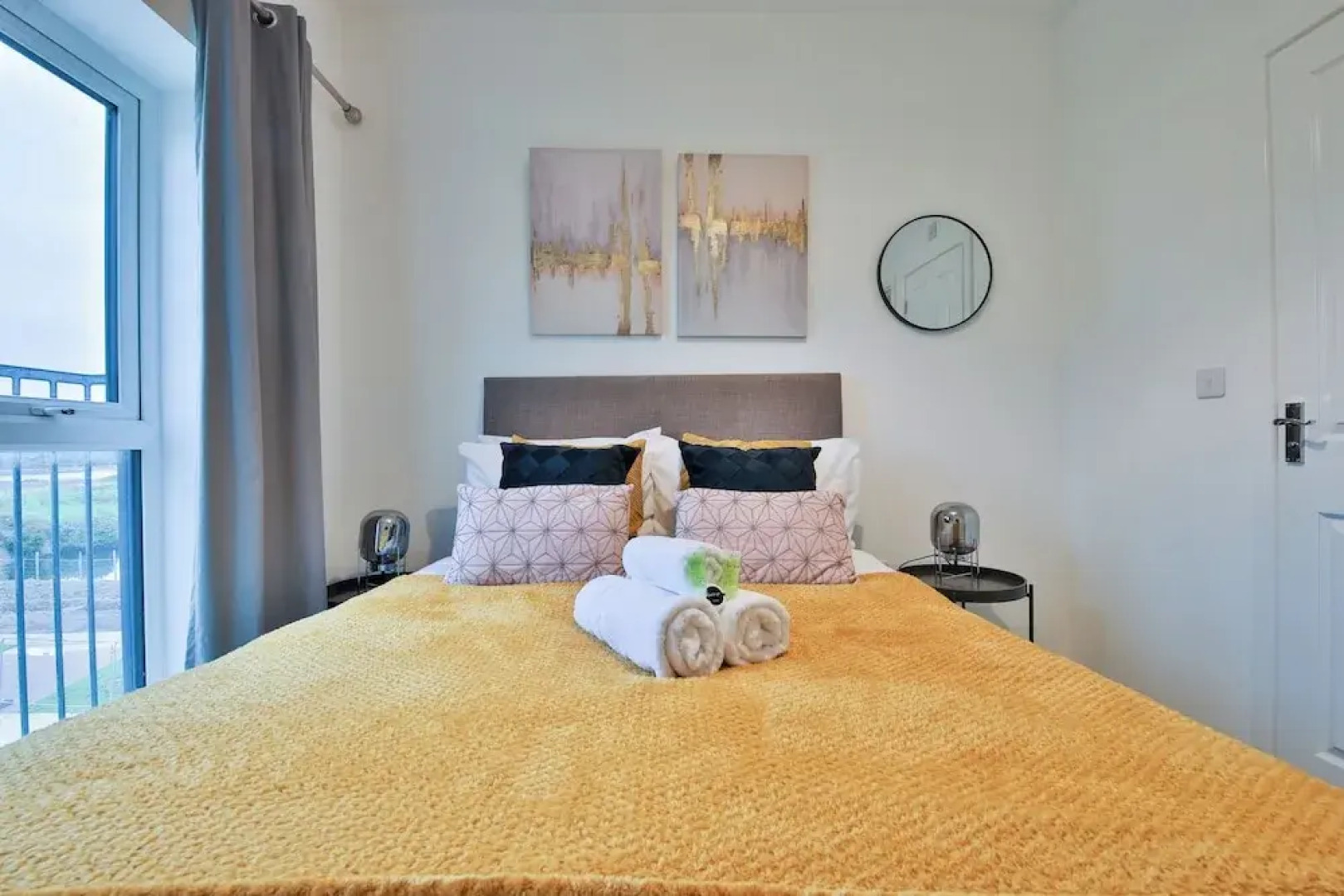 2 Bed Flat with Parking Near Waterfront