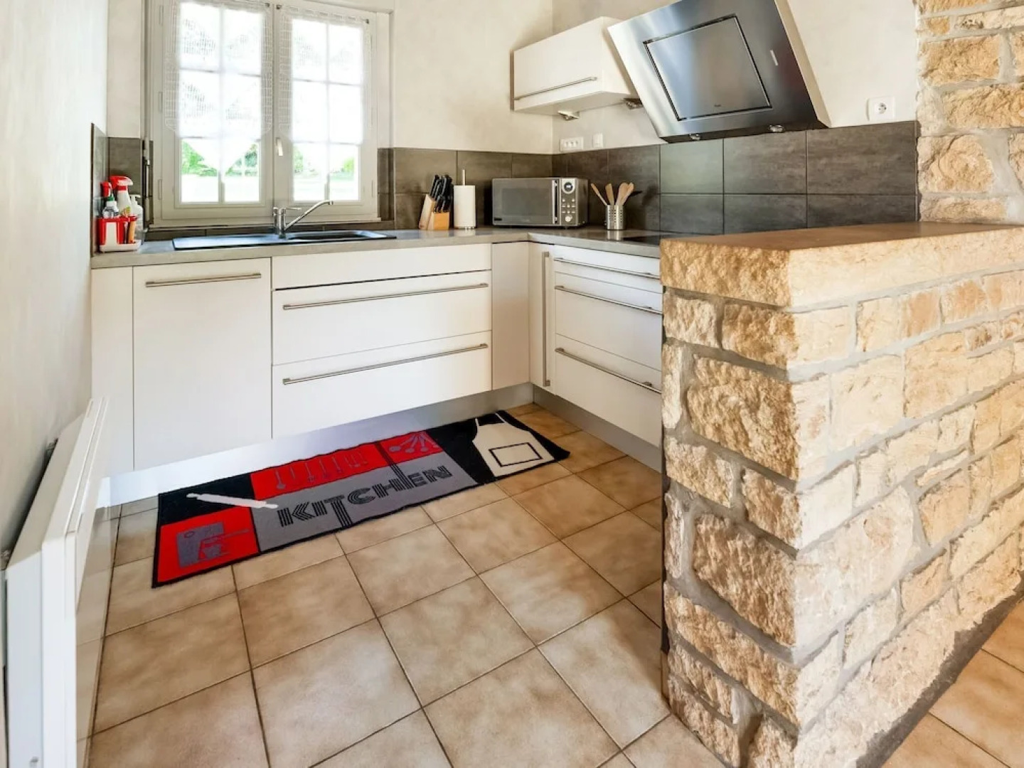 Quaint Holiday Home in Logonna-daoulas Near Sea