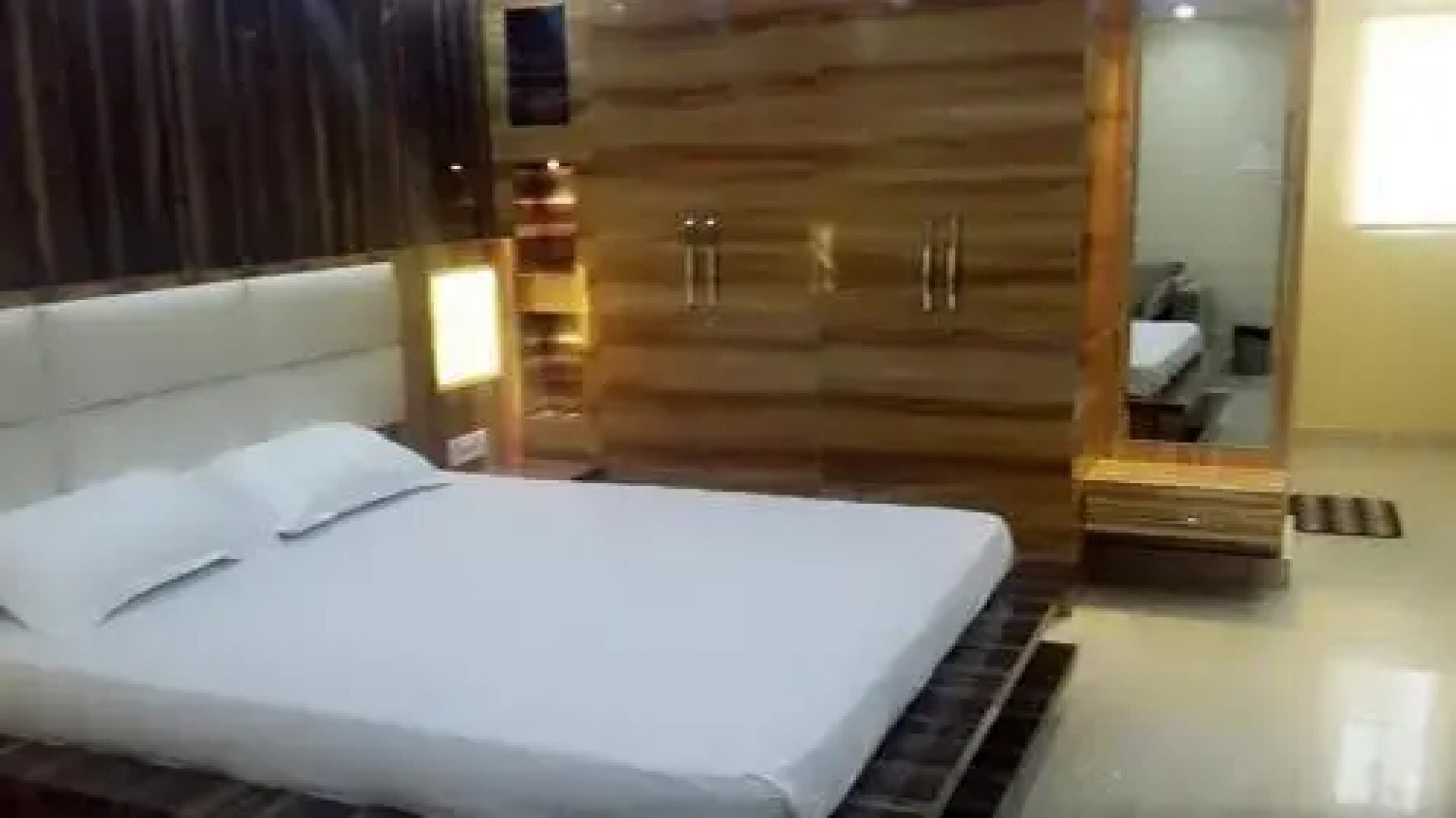 Hotel Crystal International