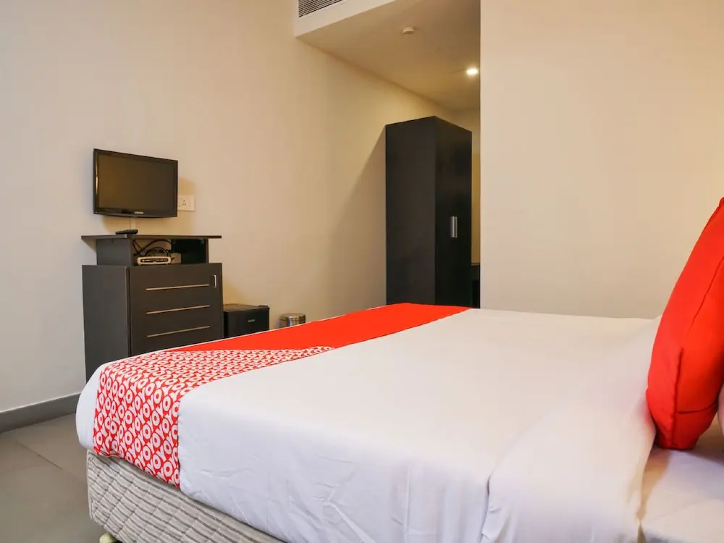 Mookkannoor Tourist Home by OYO Rooms