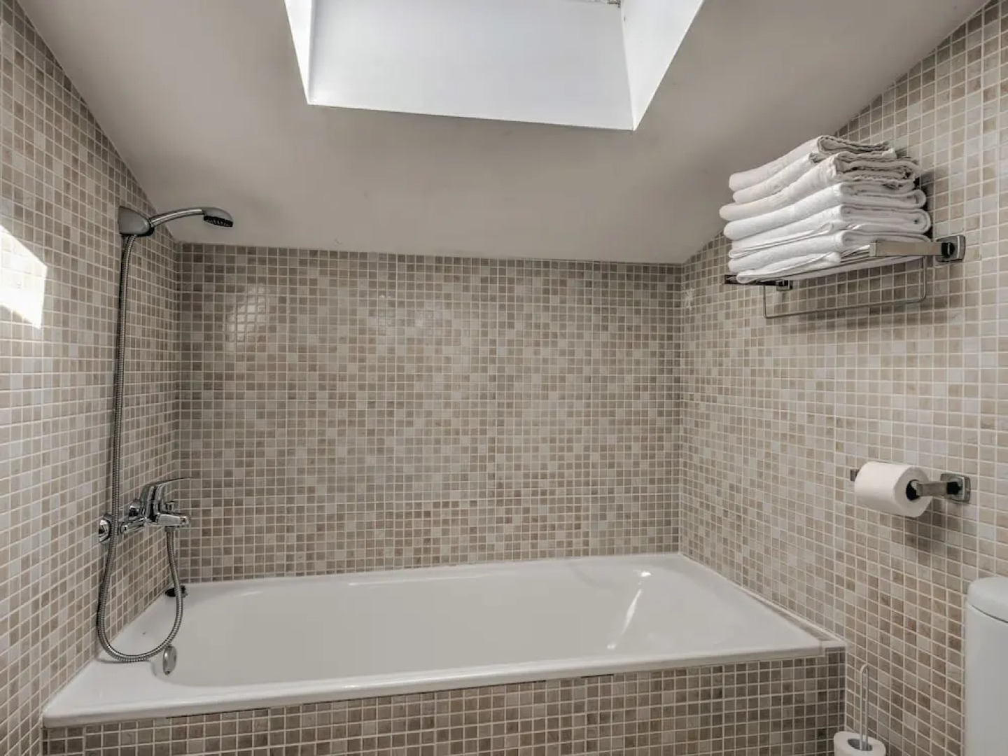 Modern Apartment in Gudar With Terrace