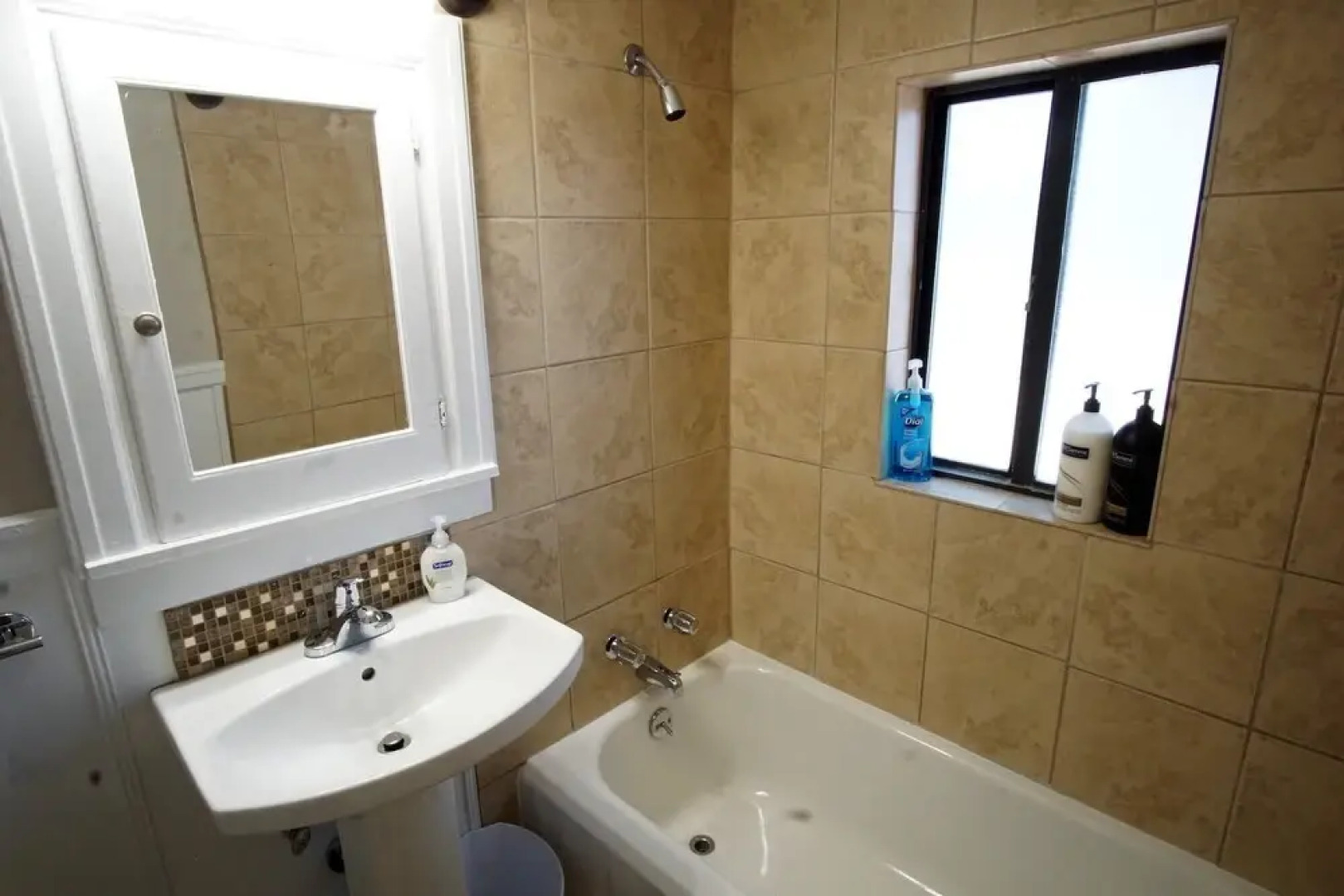 Beautiful Bungalow Next to UNC-FREE Cruiser Bikes!