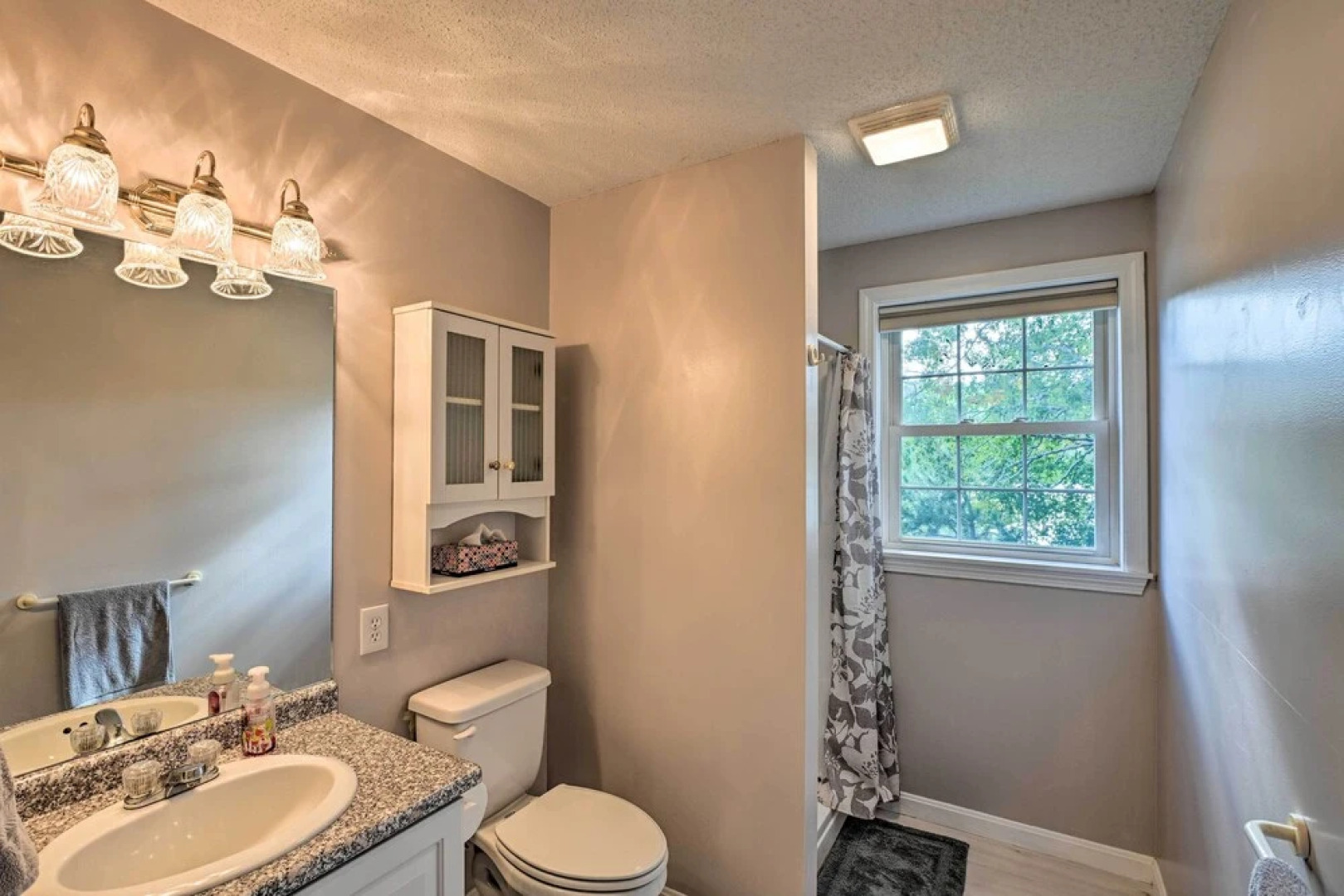 Inviting Lakefront Home: Seasonal Boat Dock!