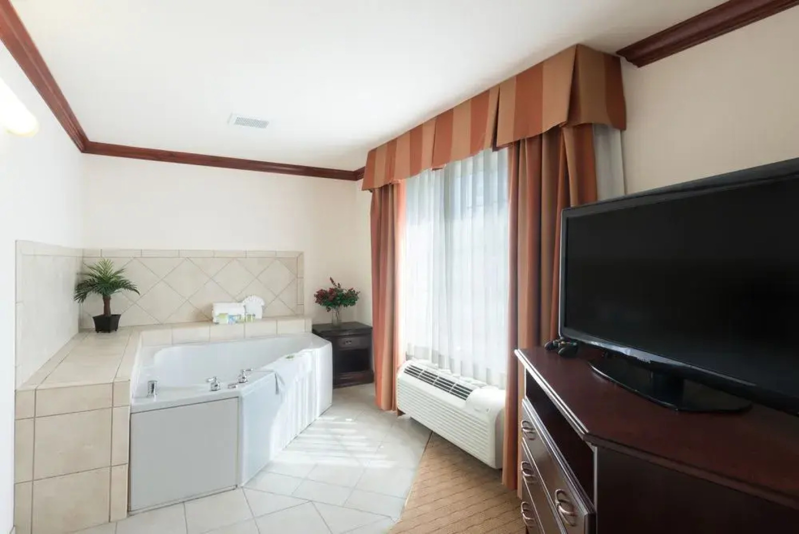 Holiday Inn Express & Suites Evanston