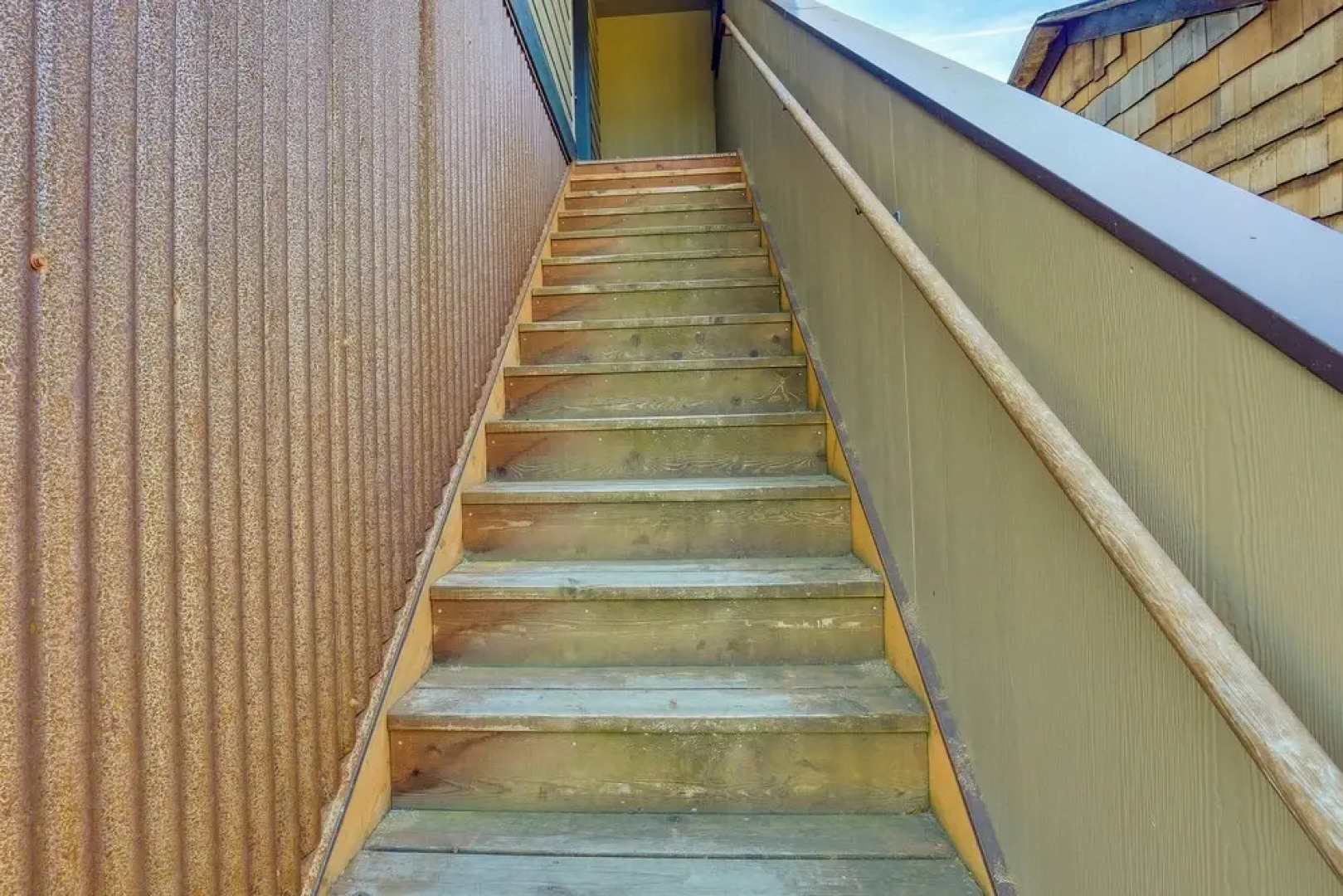 Modern White Salmon Apartment, Steps From Town