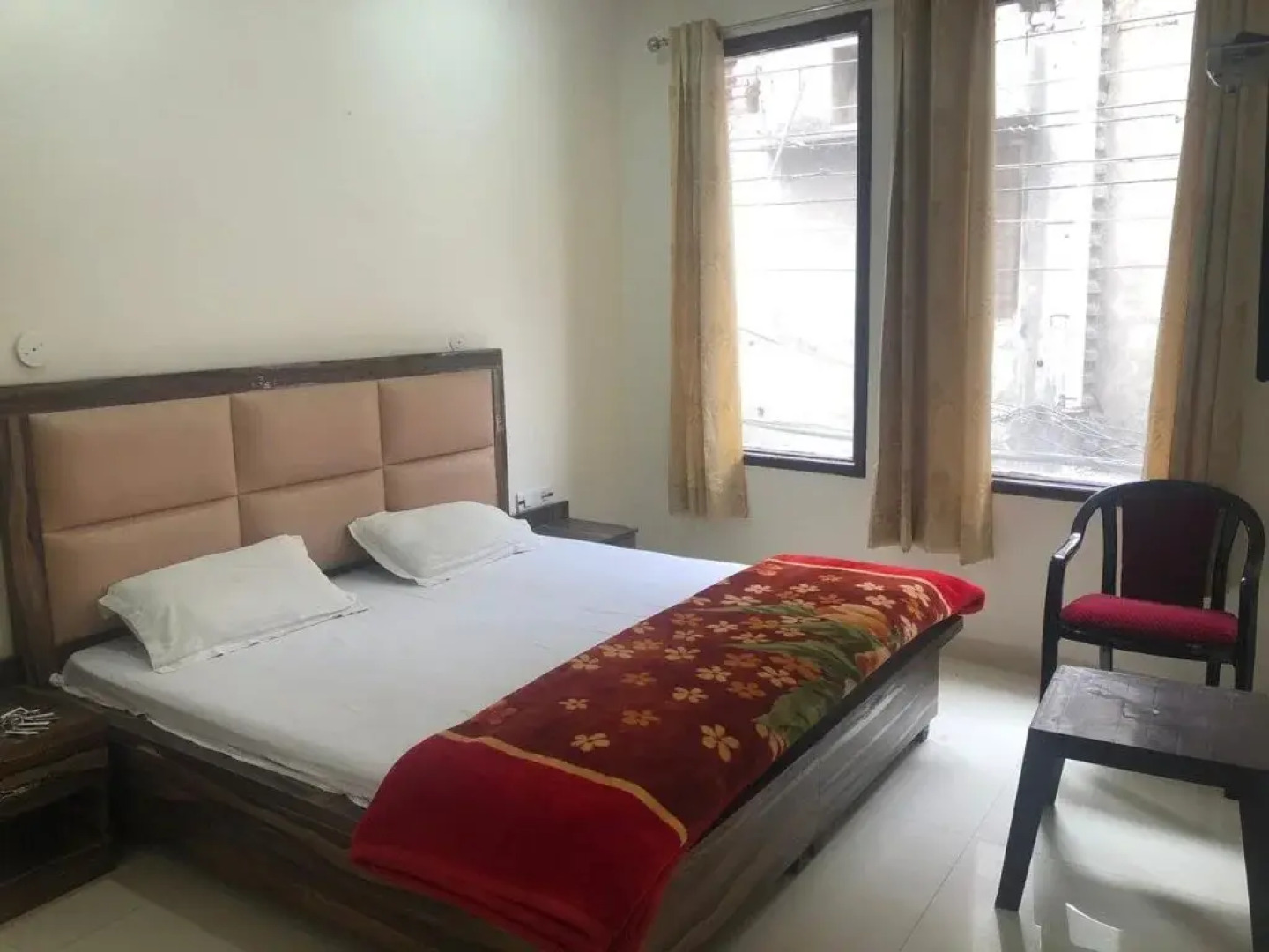 Jugaadus' Eco Hostel