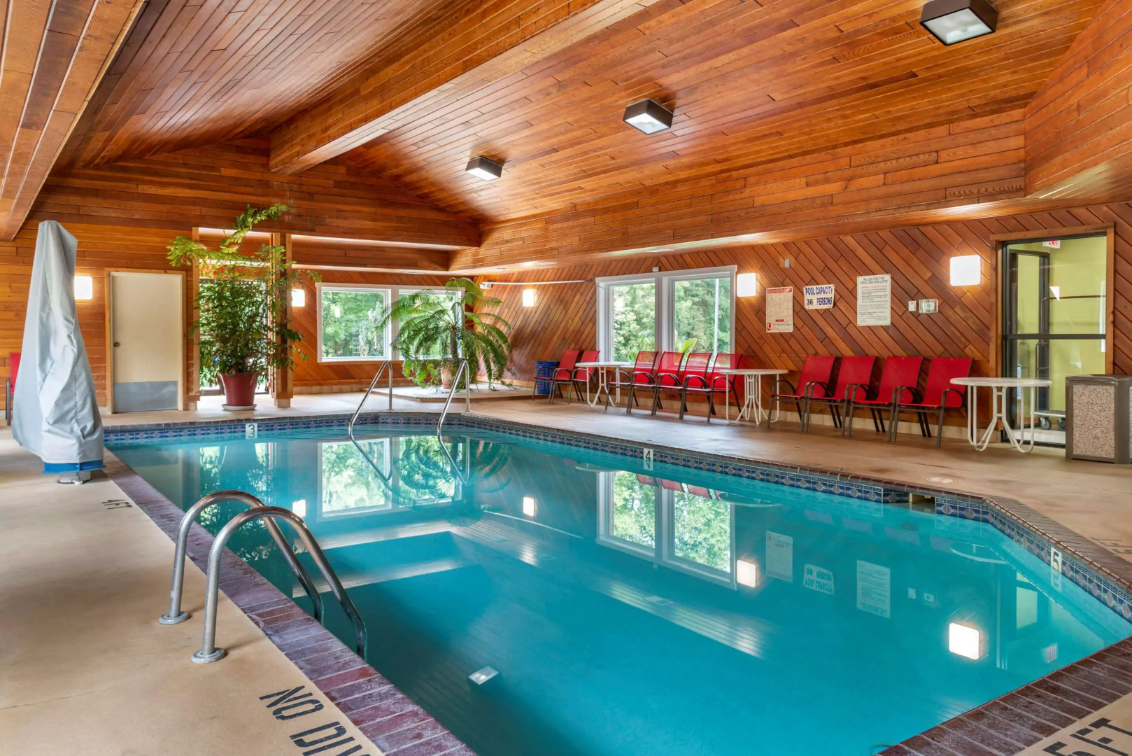 Coratel Inn & Suites By Jasper River Falls