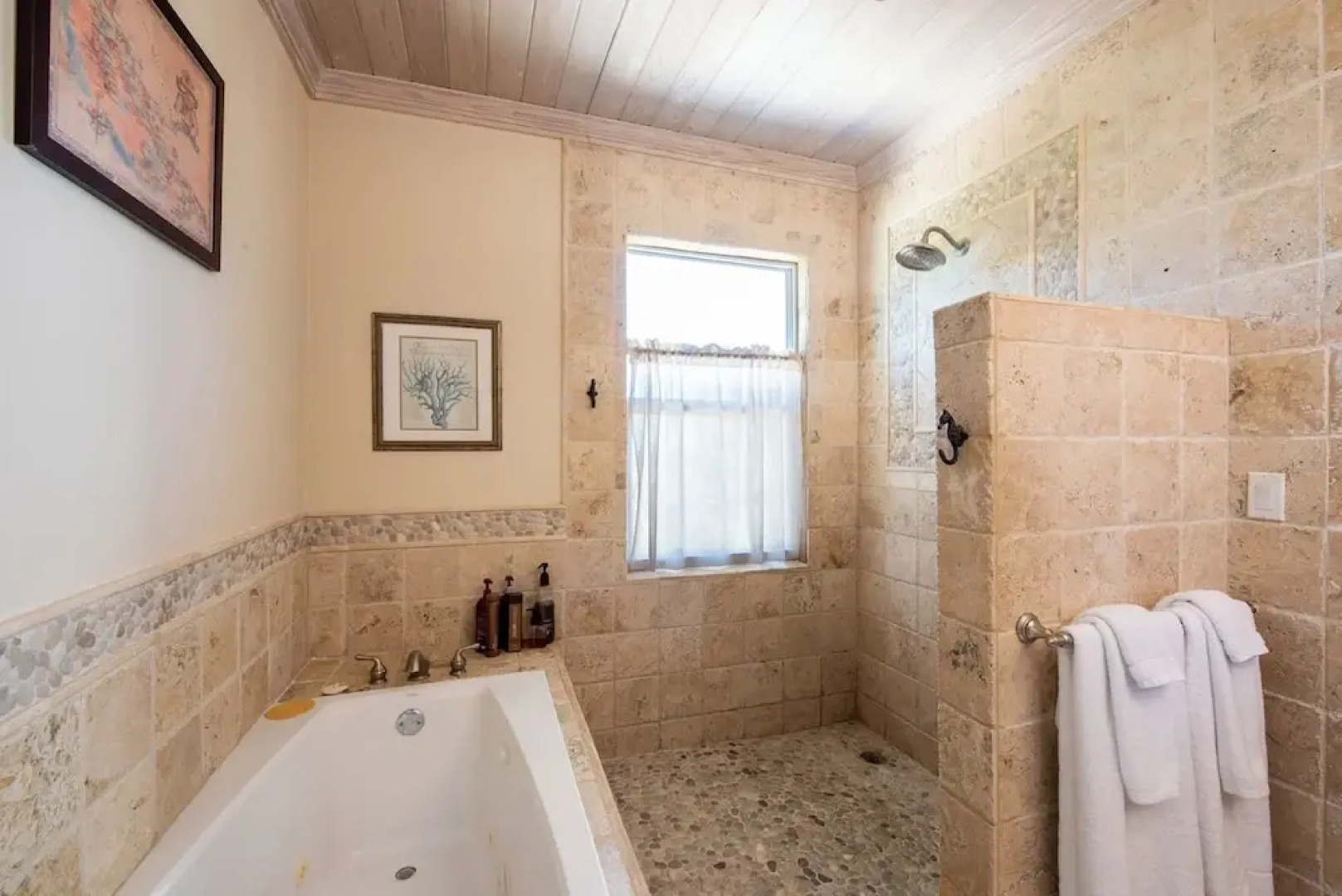 Caribbean Dream: Luxurious Villa With Private Beach Access