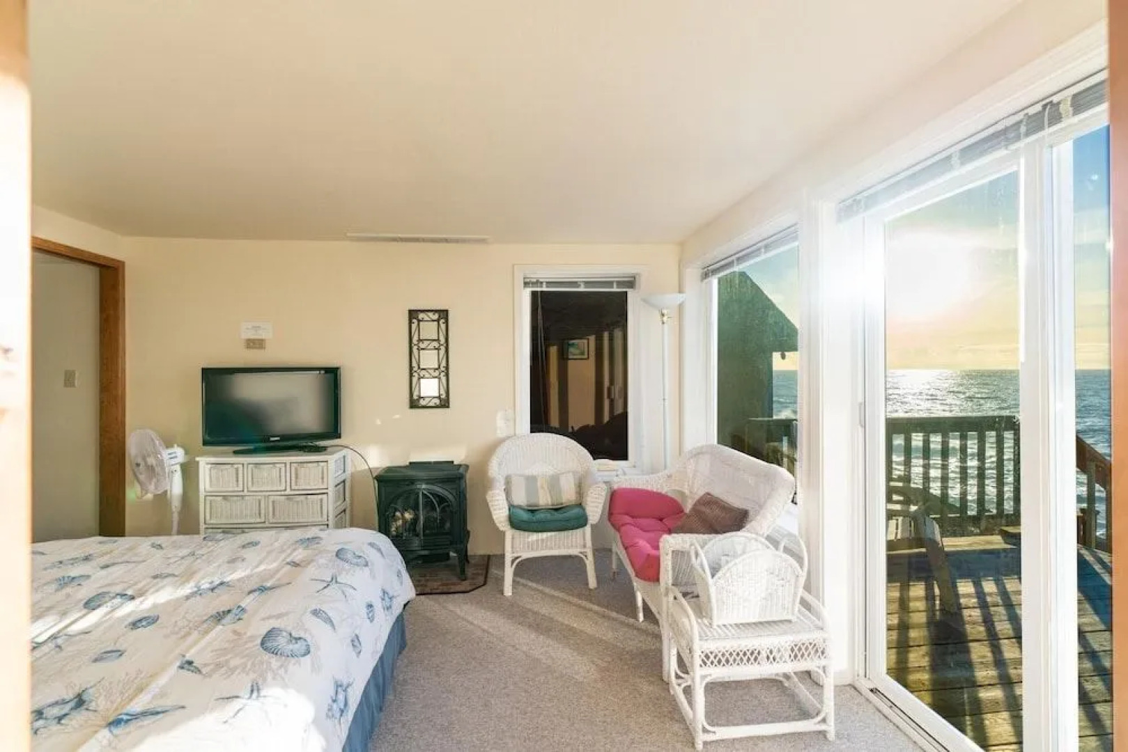 Whale Pointe 2 Br cottage by RedAwning