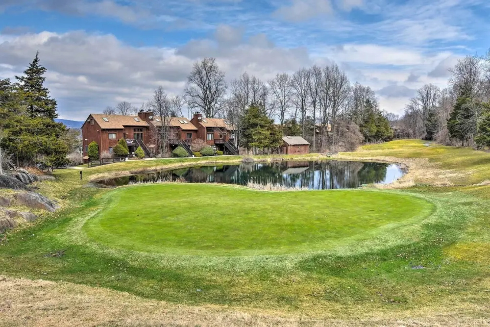 Vernon Township Home w/ Deck on Golf Course