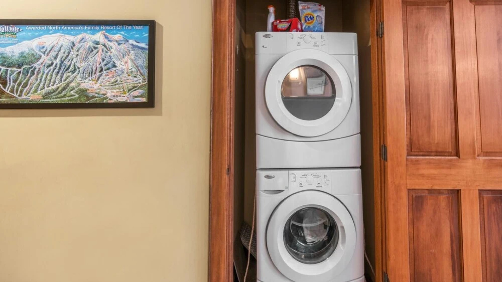 I Spy - Cozy Pet Friendly, Ski In/Ski Out Condo with Private Hot Tub