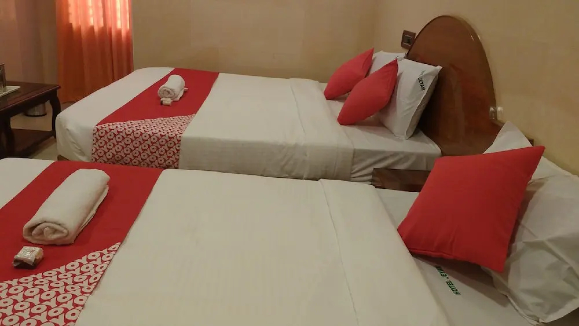 OYO 16388 Hotel Jeyam