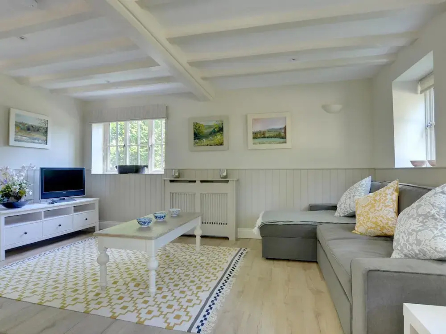 Vintage Holiday Home in Leigh With Swimming Pool