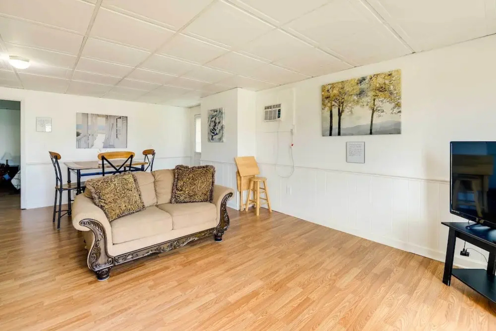 'hannah's Place' - Quaint & Cozy Apt by the Beach!