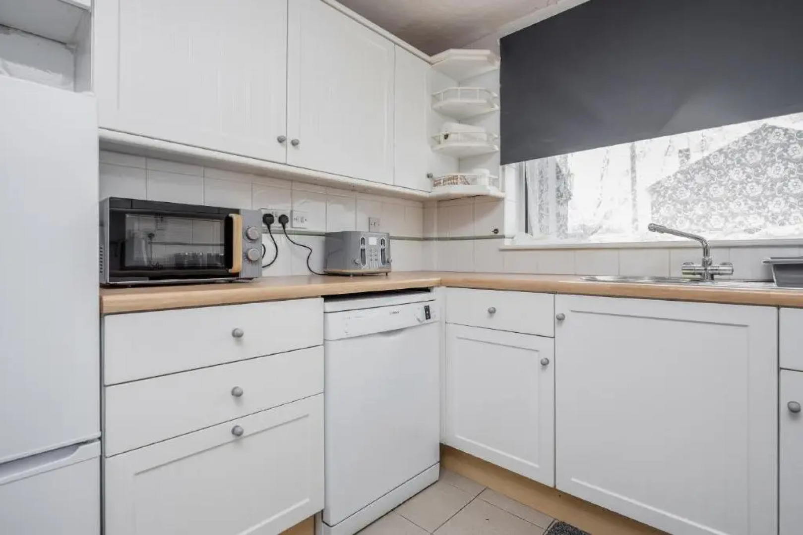 TMS Spacious 3-bed House! Tilbury! Free Parking!