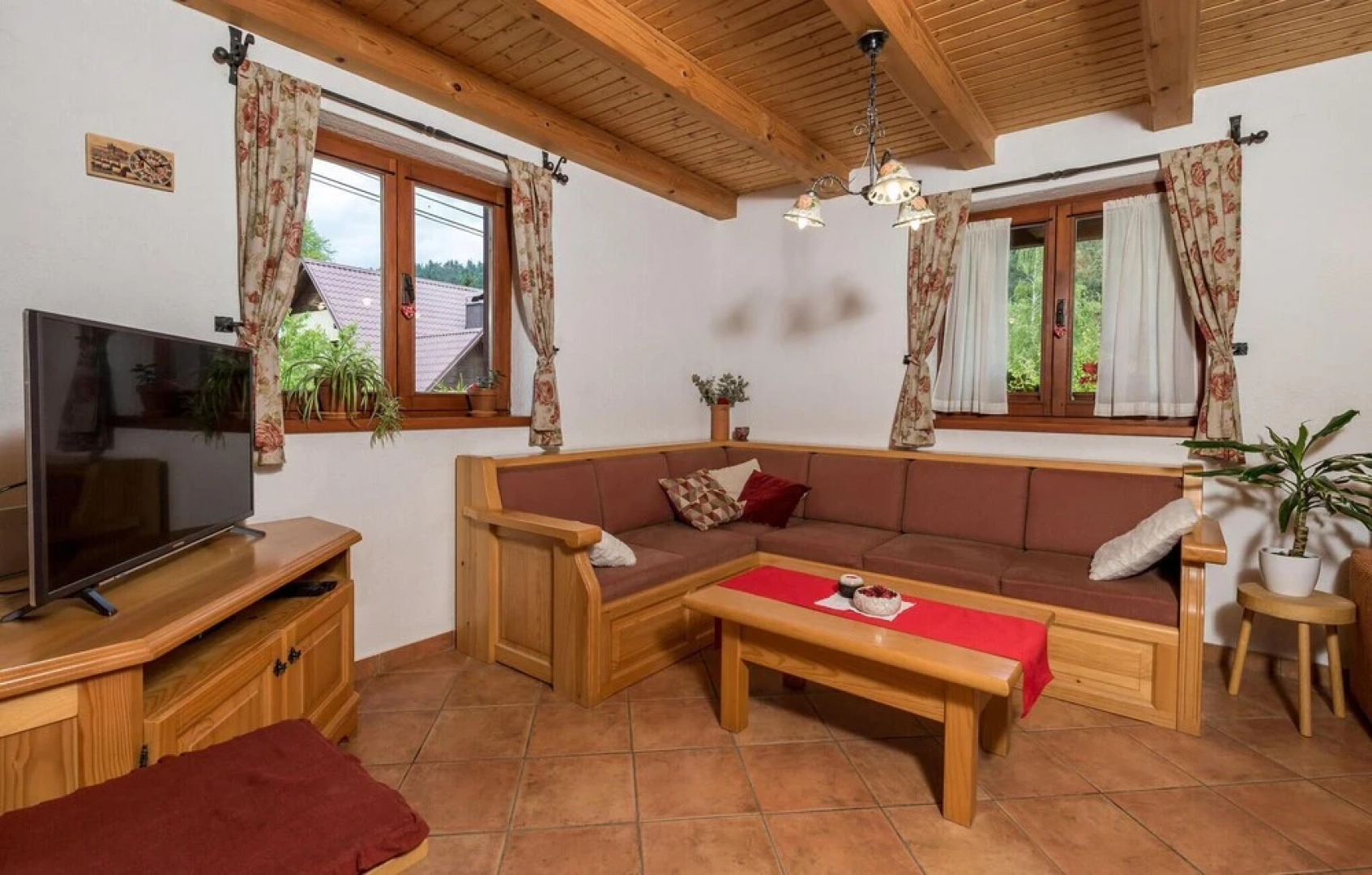 Beautiful Home in Fuzine With Jacuzzi, Wifi and 2 Bedrooms