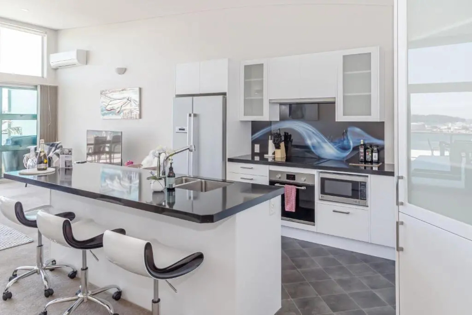 Luxury 3Br, 1.5 Bath Penthouse With Fabulous Views