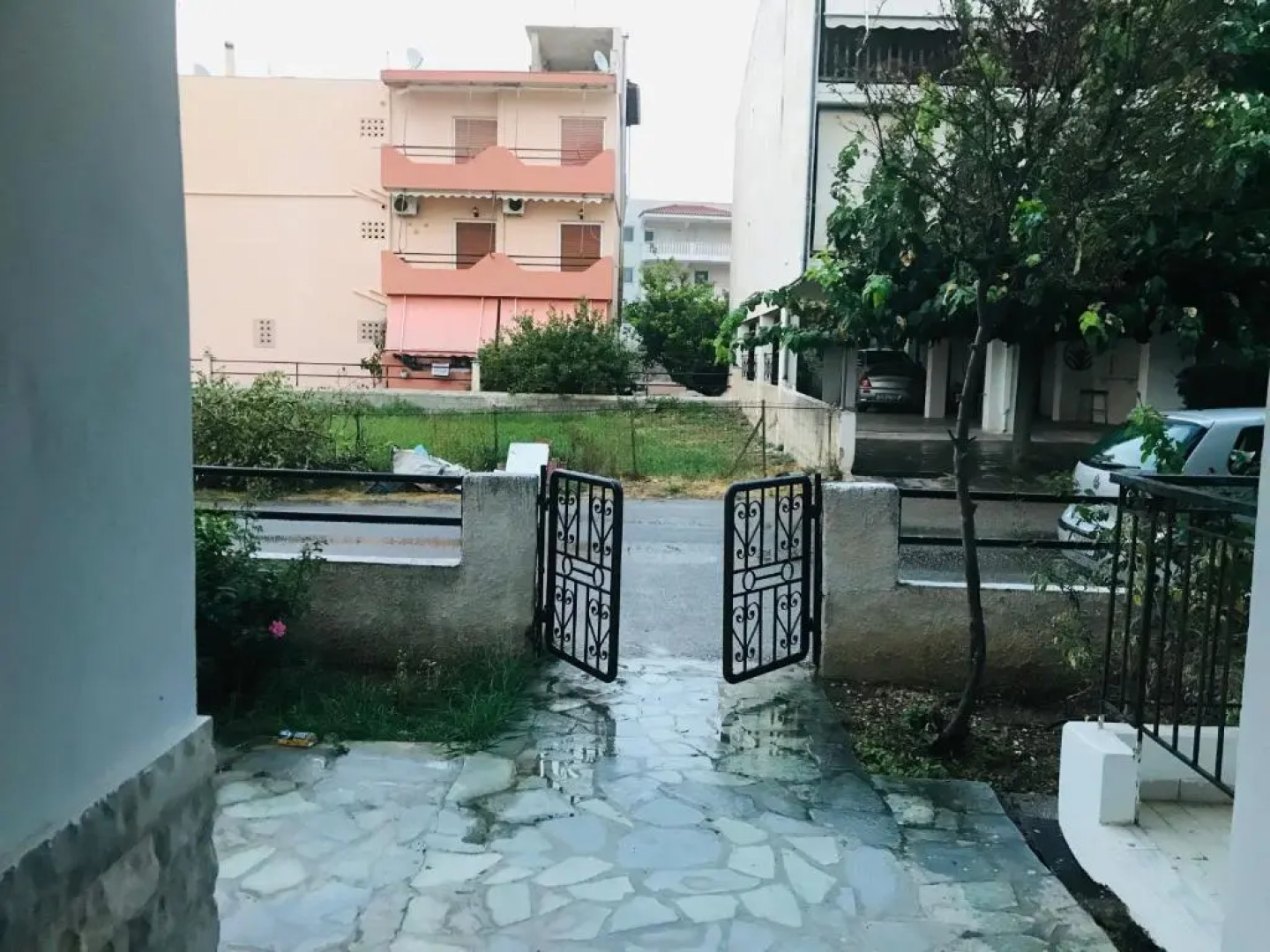 Akrata v apartment