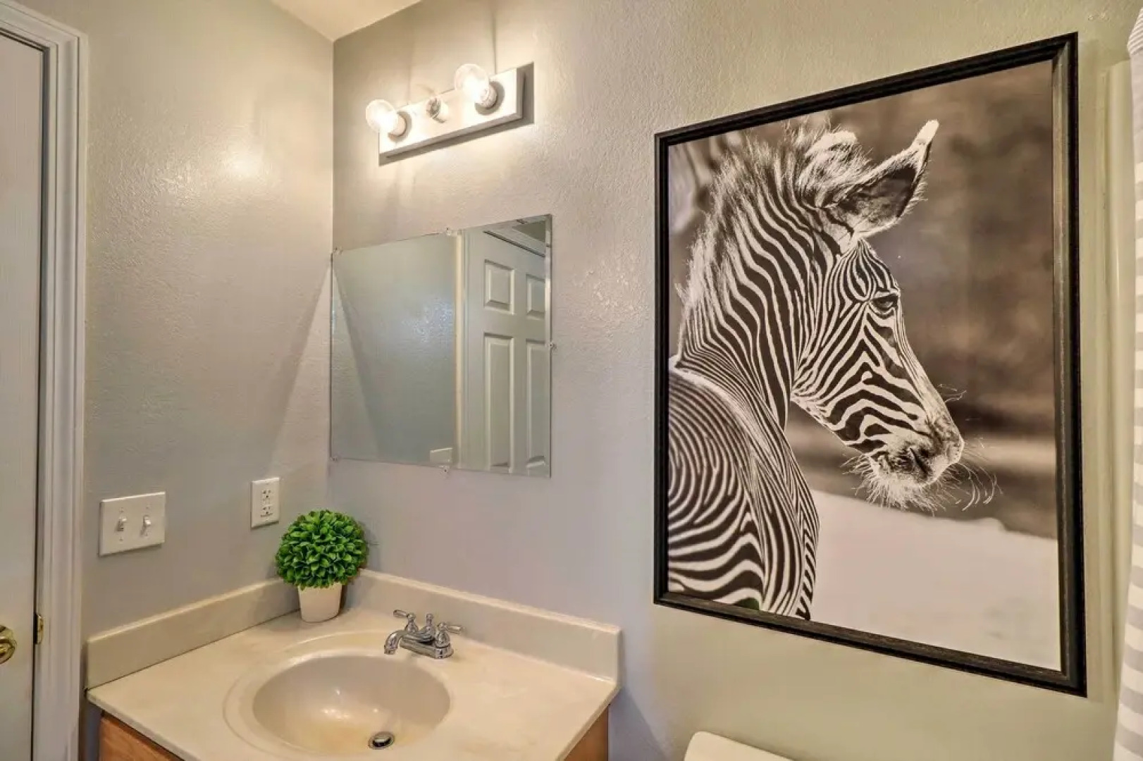 Cozy West Plains Home Near Shopping & Dining!