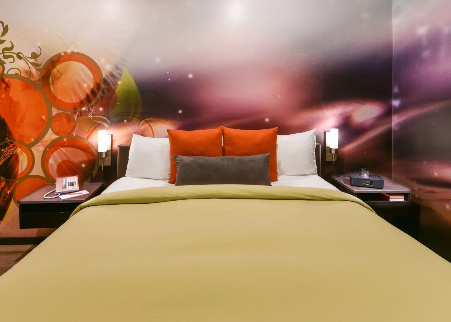 The Tangerine - A Burbank Hotel