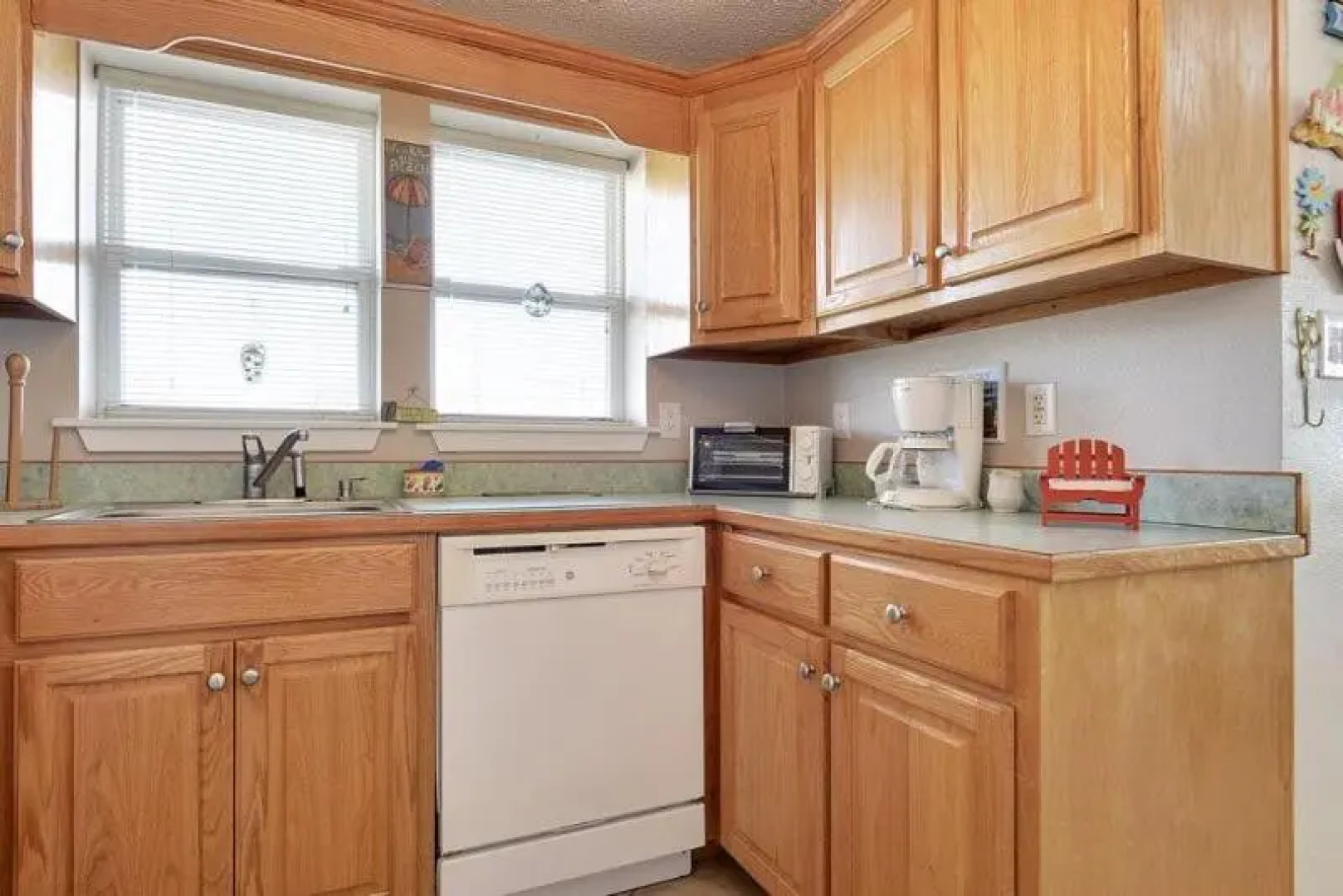 5065 - Flip Flop Inn