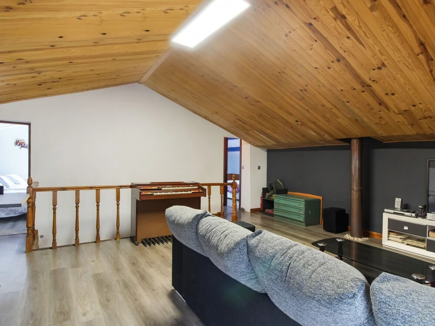 Lavish Villa in Villamuriel de Cerrato with Swimming Pool