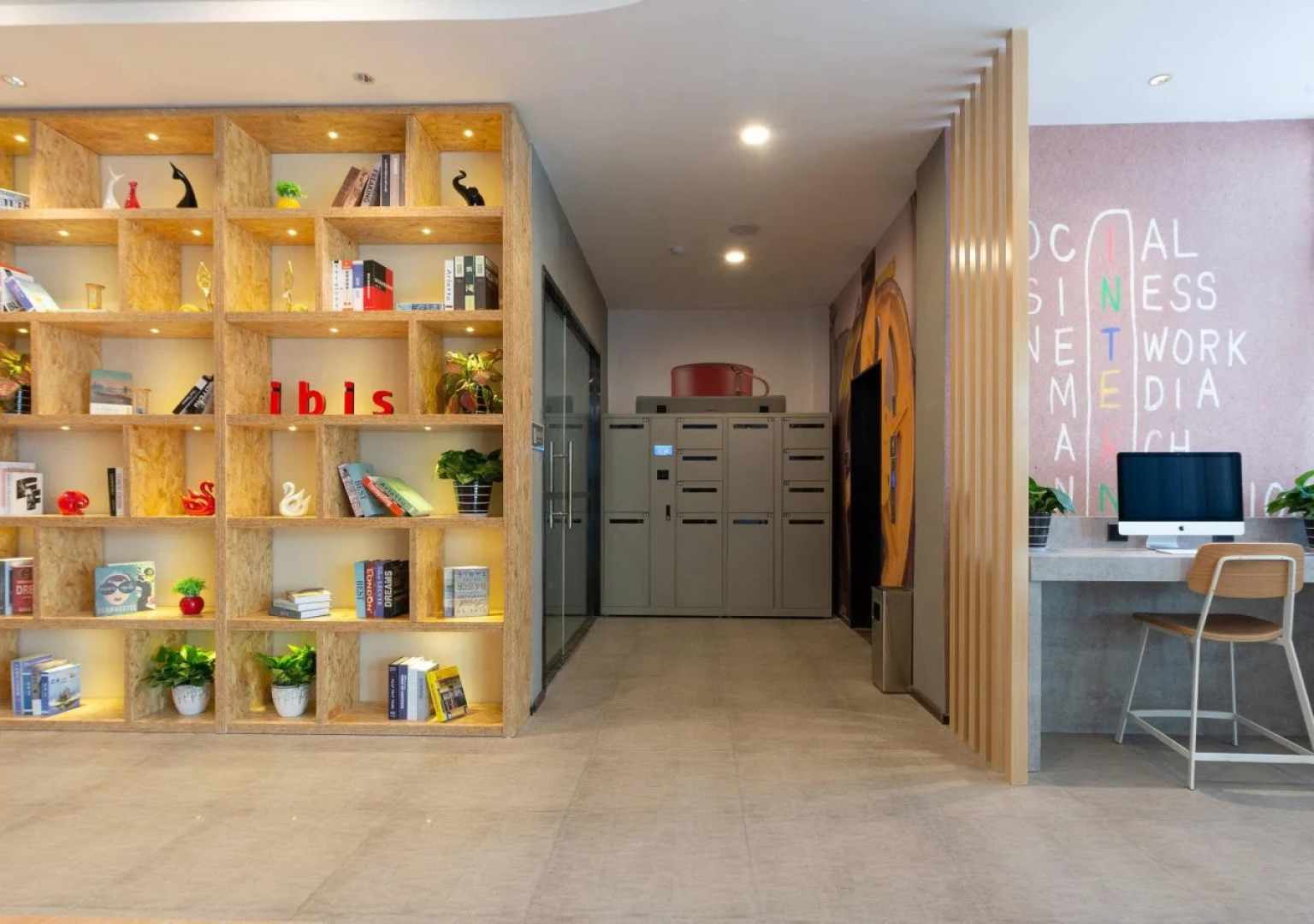 Ibis Guanyun Kowloon Port Water Street Hotel