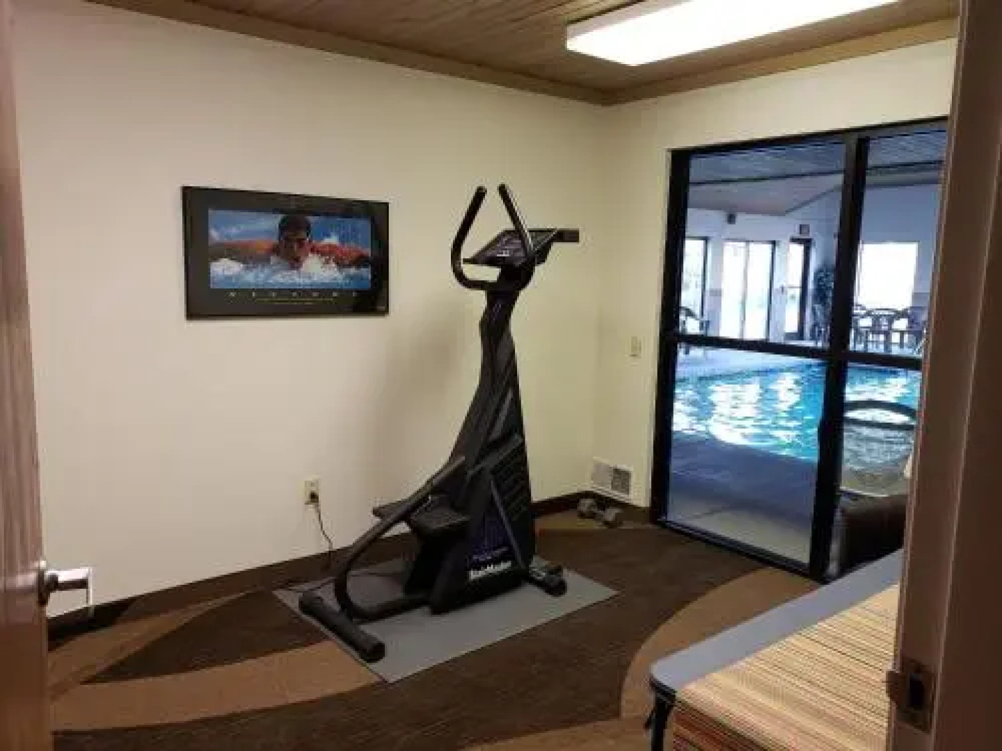 The Center Lodge and Jacuzzi Suites