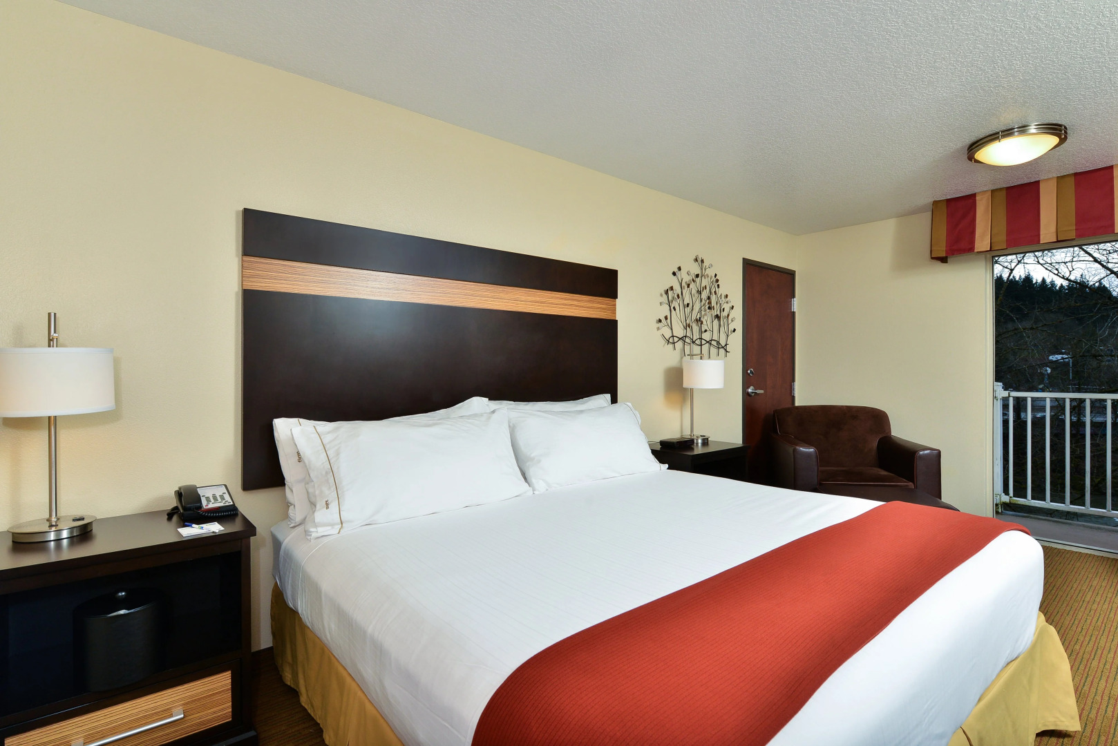Holiday Inn Express Portland SE- Clackamas Area by IHG