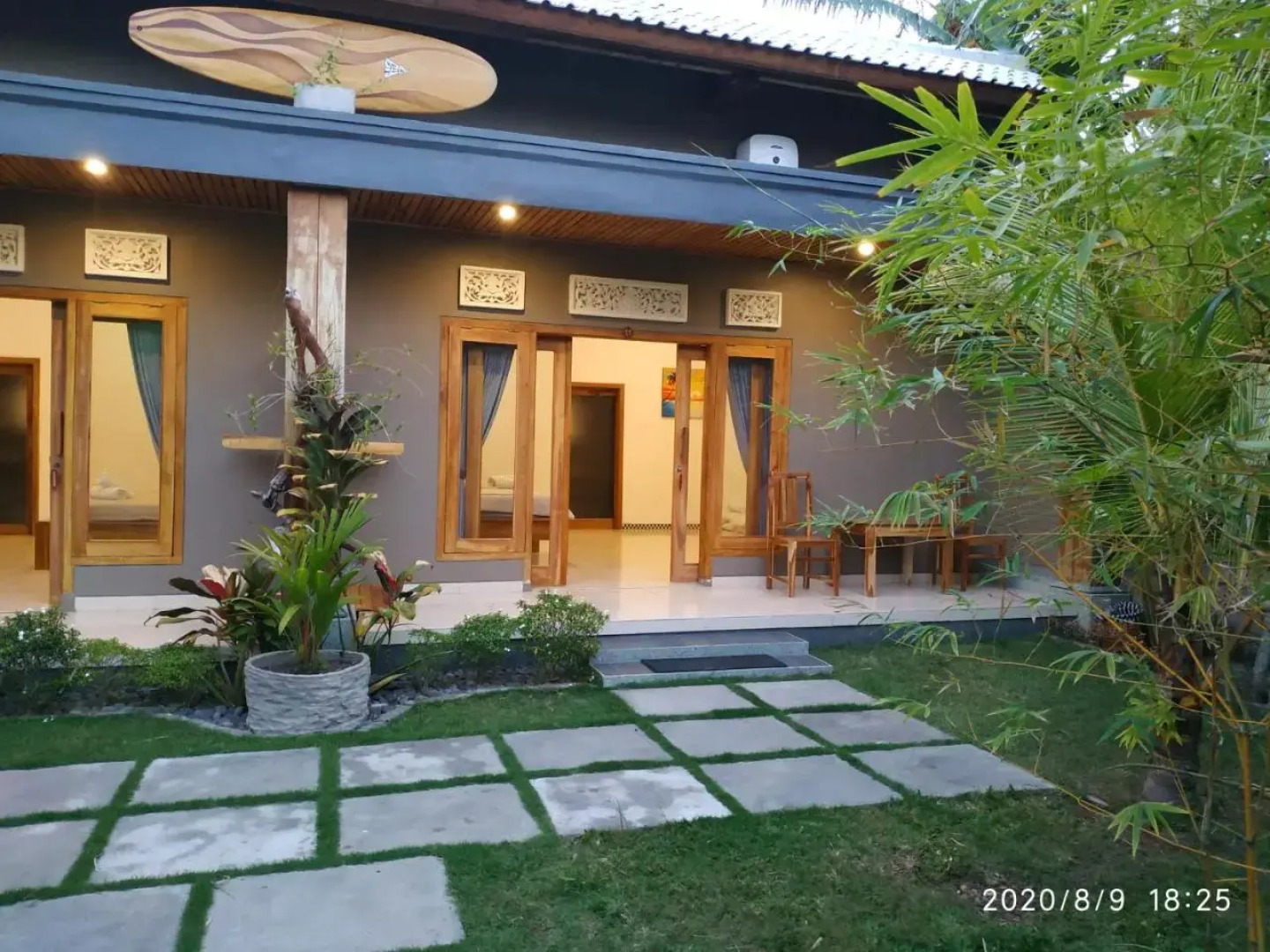 Surf Retreat Villa Sari