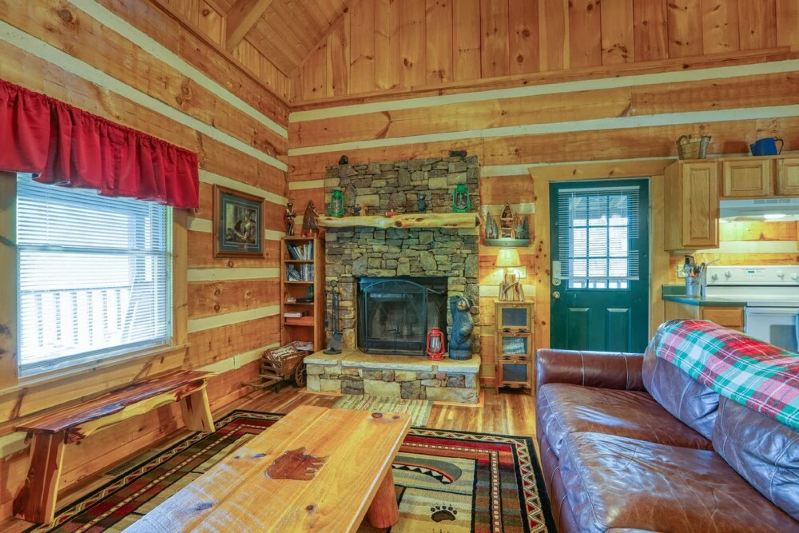 Bear Pause - 2 Bedrooms, 2 Baths, Sleeps 6 Cabin by RedAwning