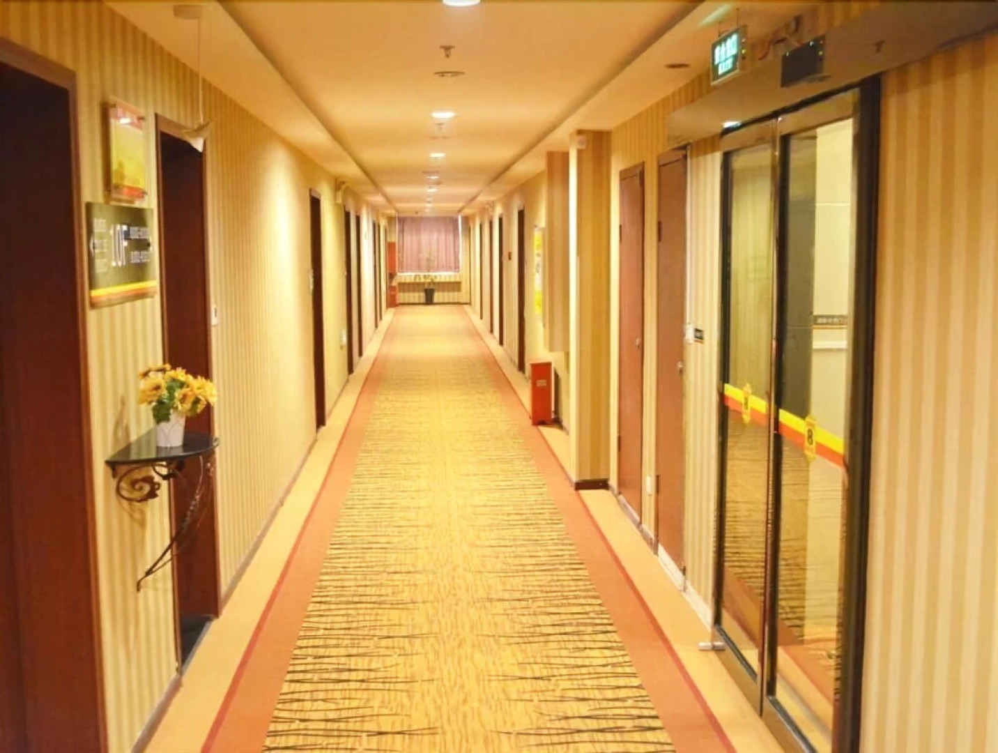 Super 8 Peony Square