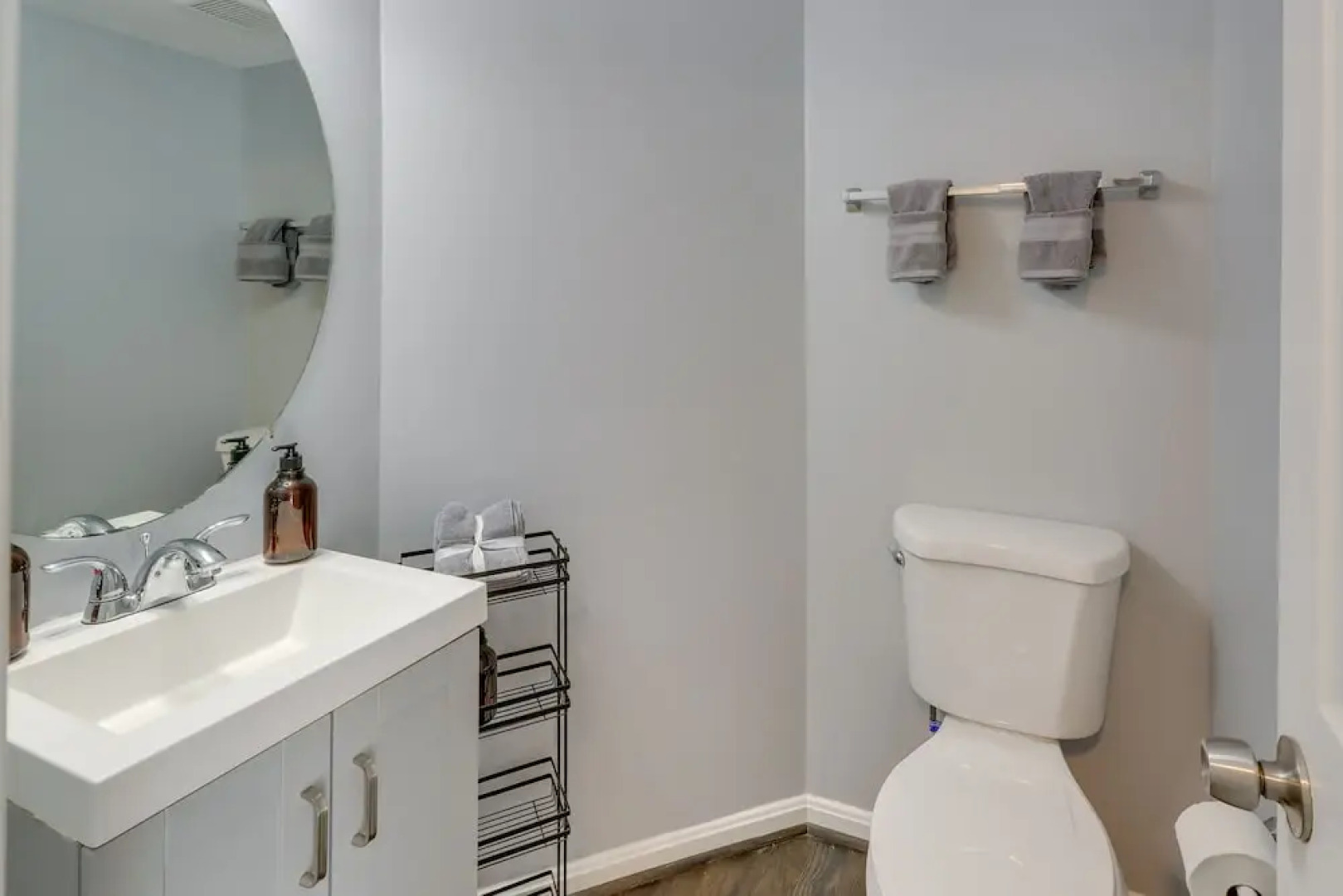 8 Mi to National Mall: Quiet Cheverly Apt