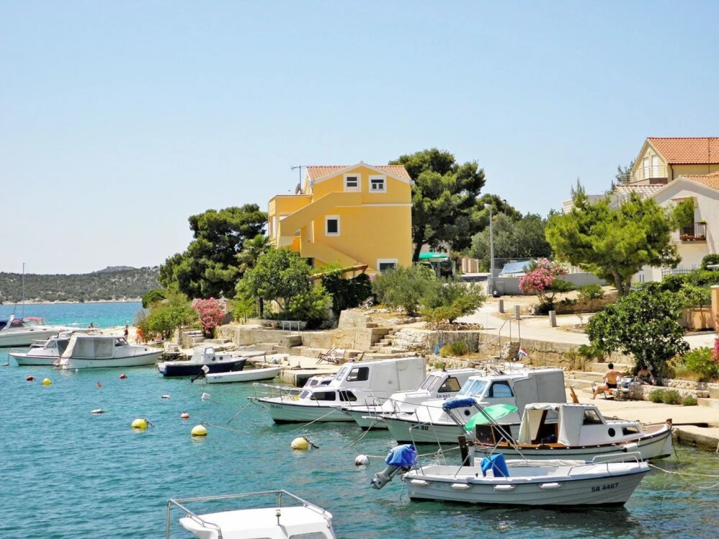 Apartments Tonći and Iris