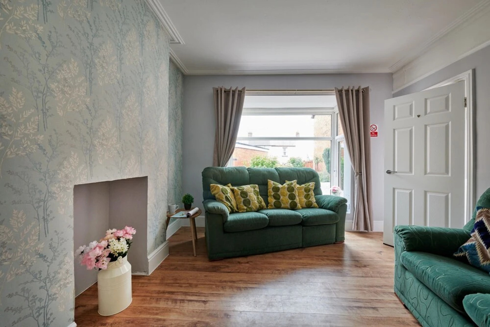 Detached 3 Bed House, Ideal for Long Stays & Pets