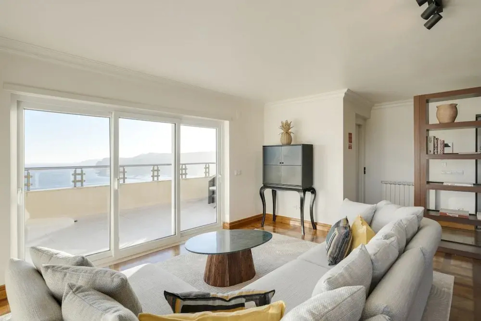 Coastline Arrabida Villa by Cadenzalux