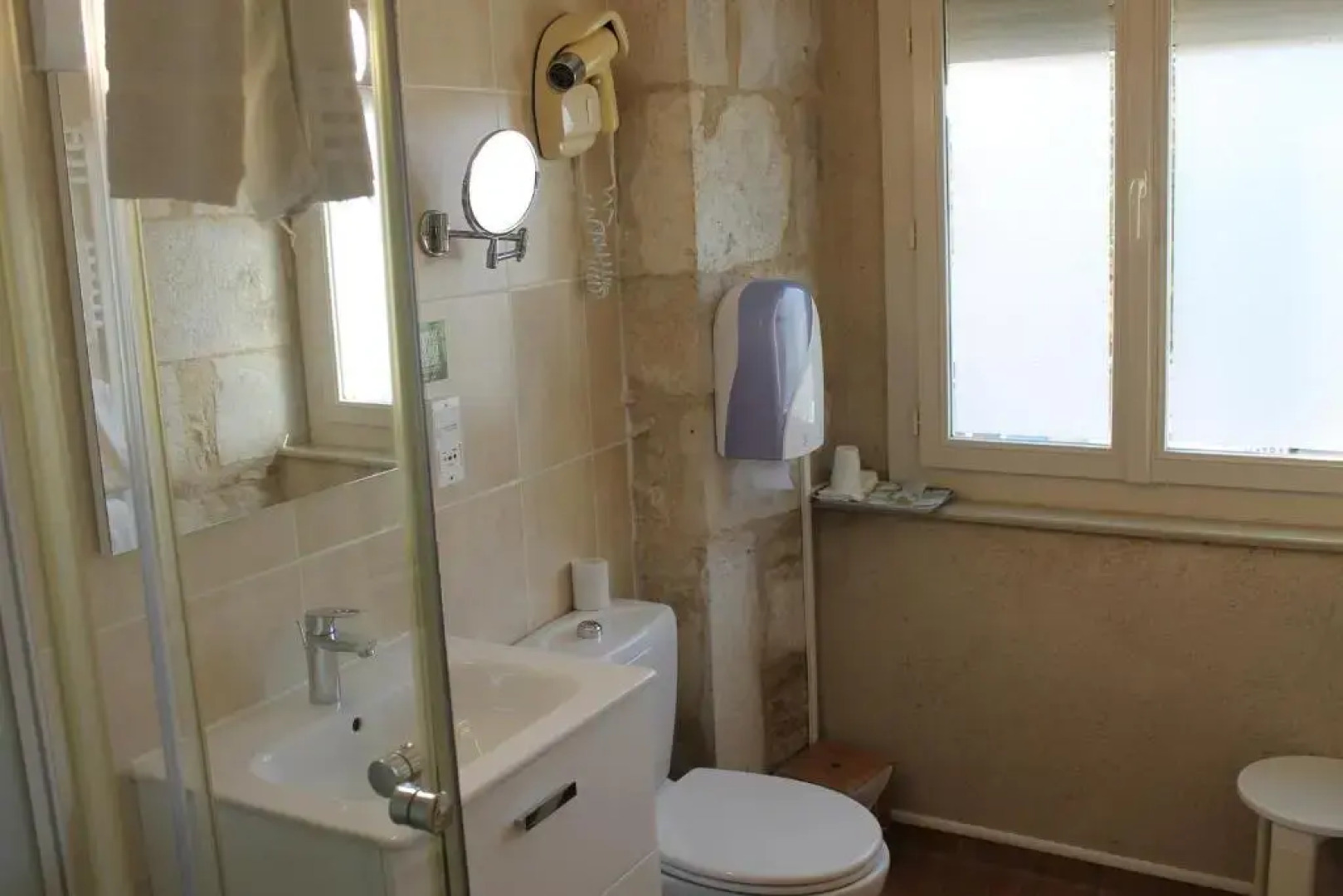 Logis Hotels  Auberge De La Tour   Hôtel Et Restaurant