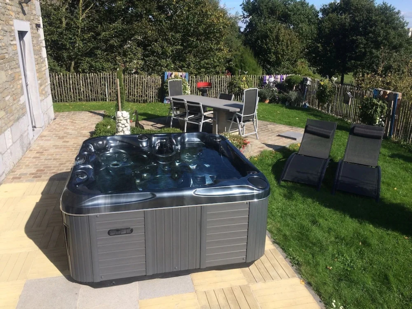 Charming Apartment with Access to Outdoor Hot Tub in Green Condroz Valley