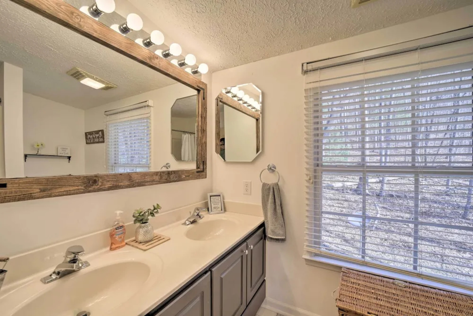 Blue Ridge Mtn Escape: Home w/ Deck & Fire Pit!