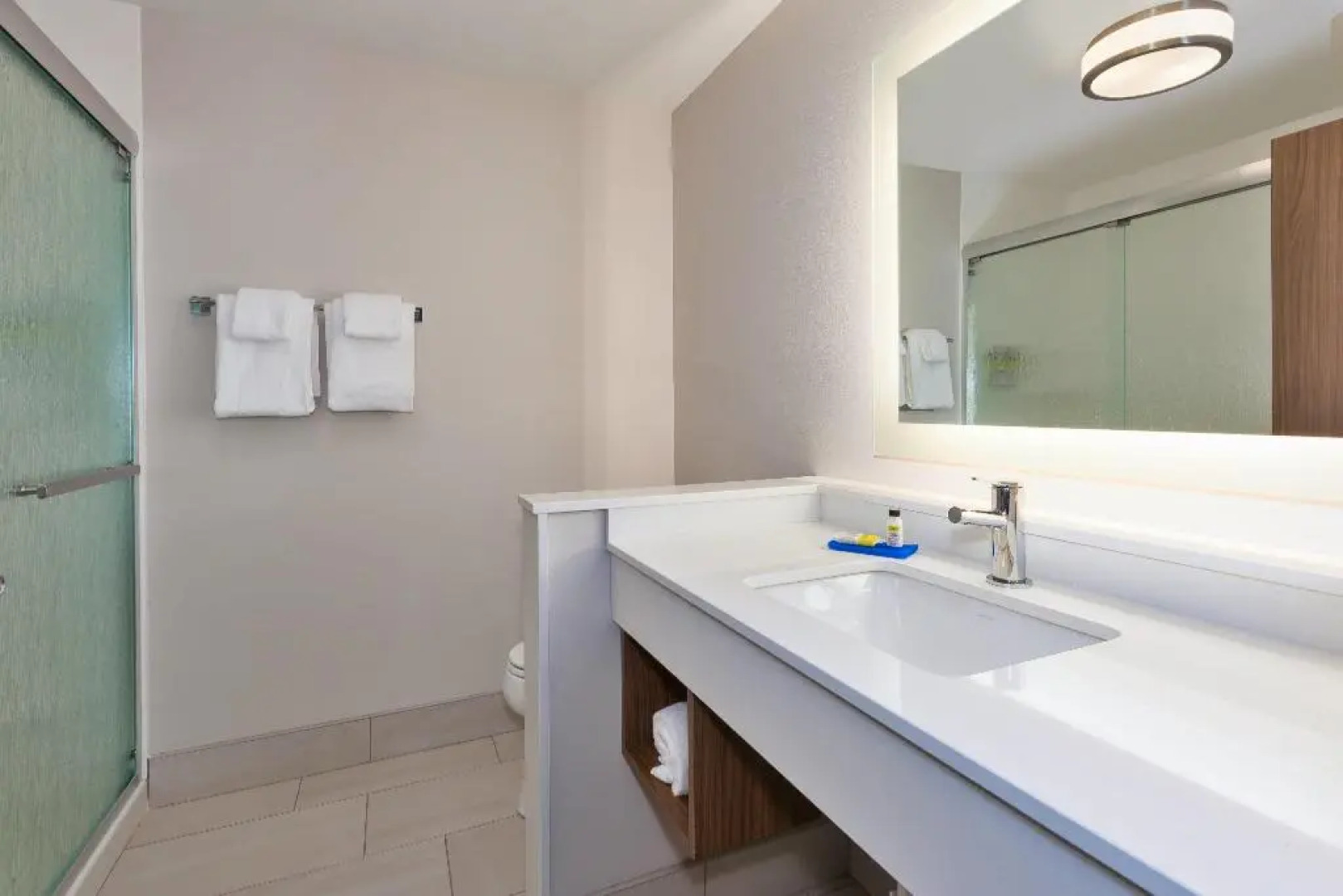 Holiday Inn Express & Suites Eau Claire West I-94 by IHG