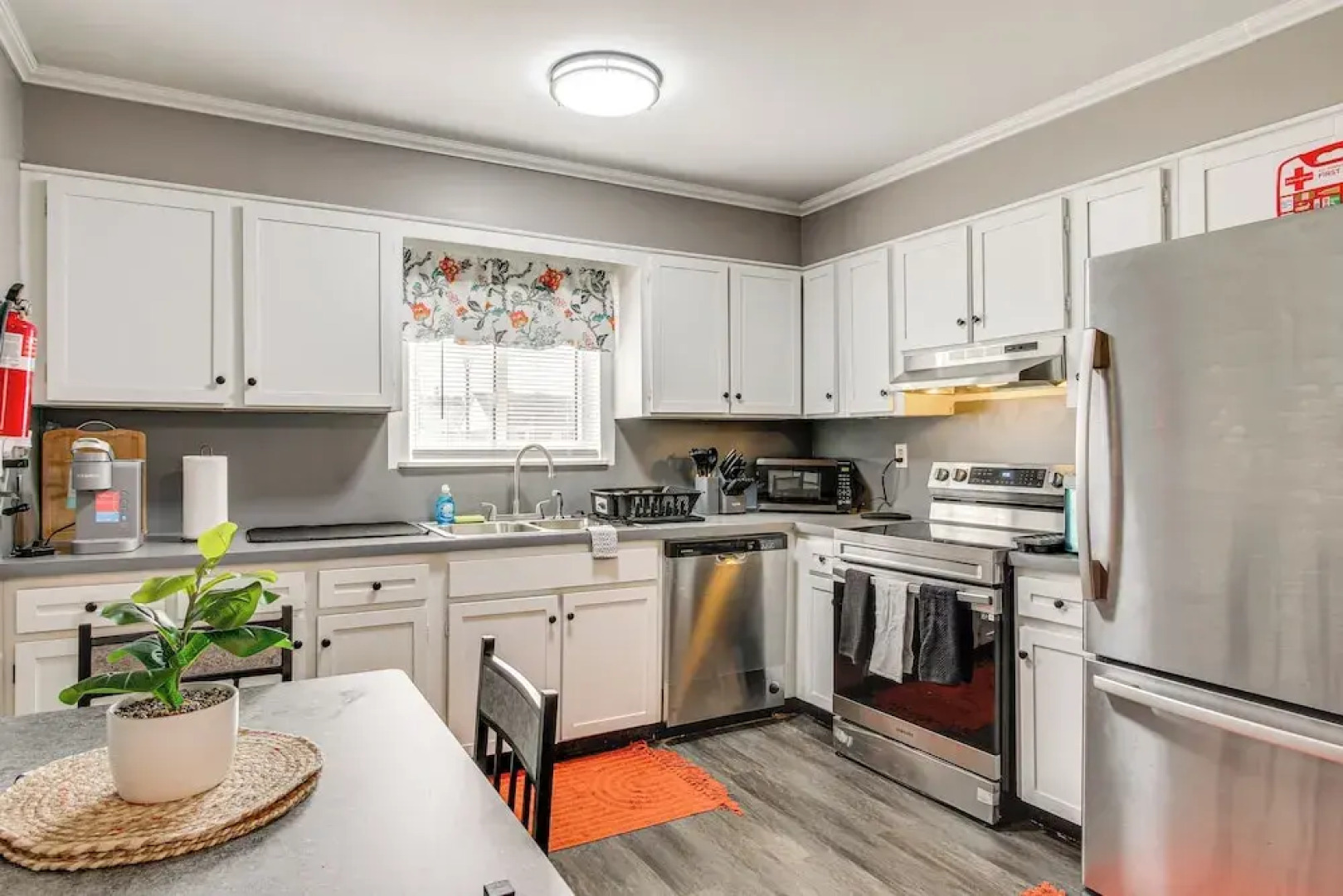 2 Mi to SC State & Claflin: Townhome w/ Patio!