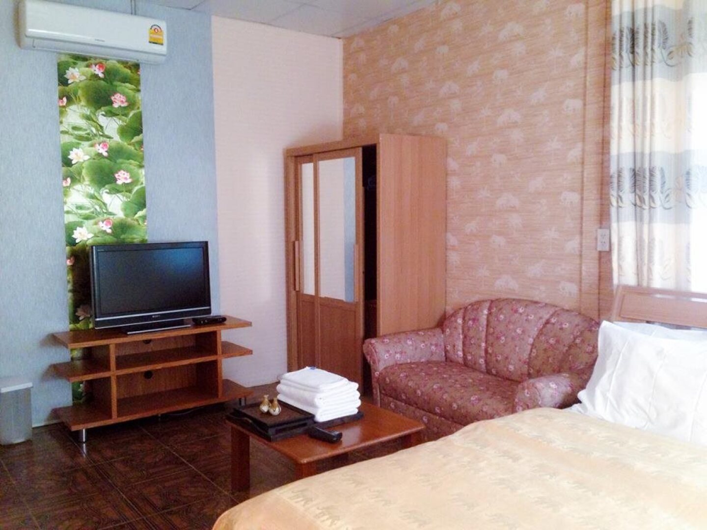 Phalaburi Resort by dreamhouse