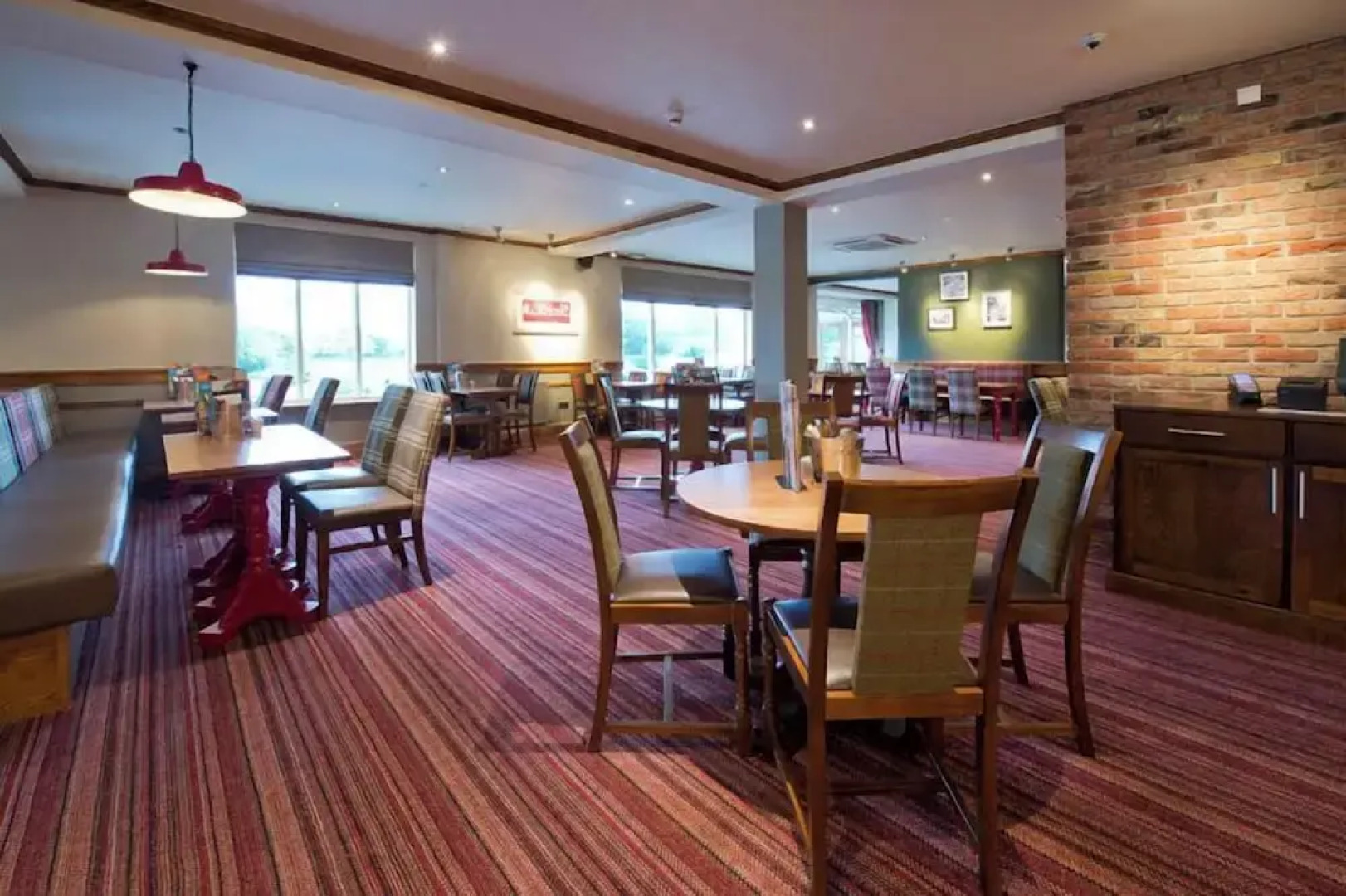 Premier Inn Sheffield/Barnsley - M1 Jct36