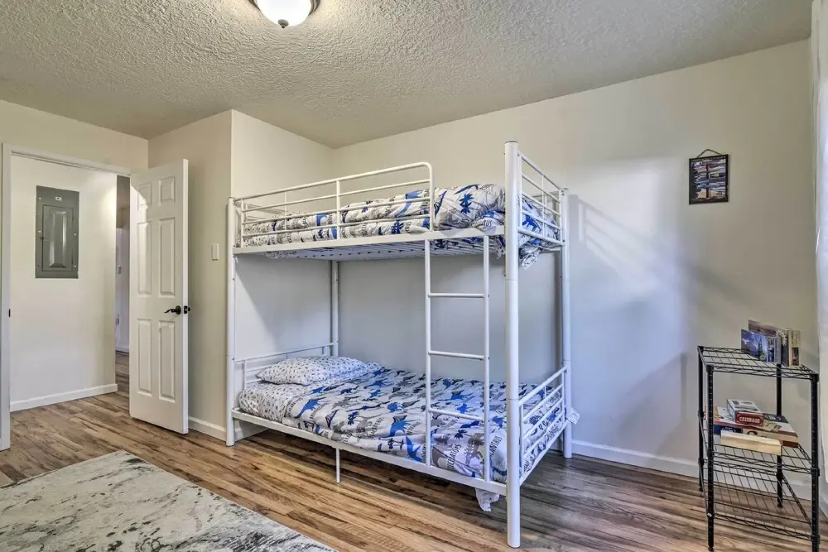 Charming Hillsboro Home w/ Yard, Dogs Welcome