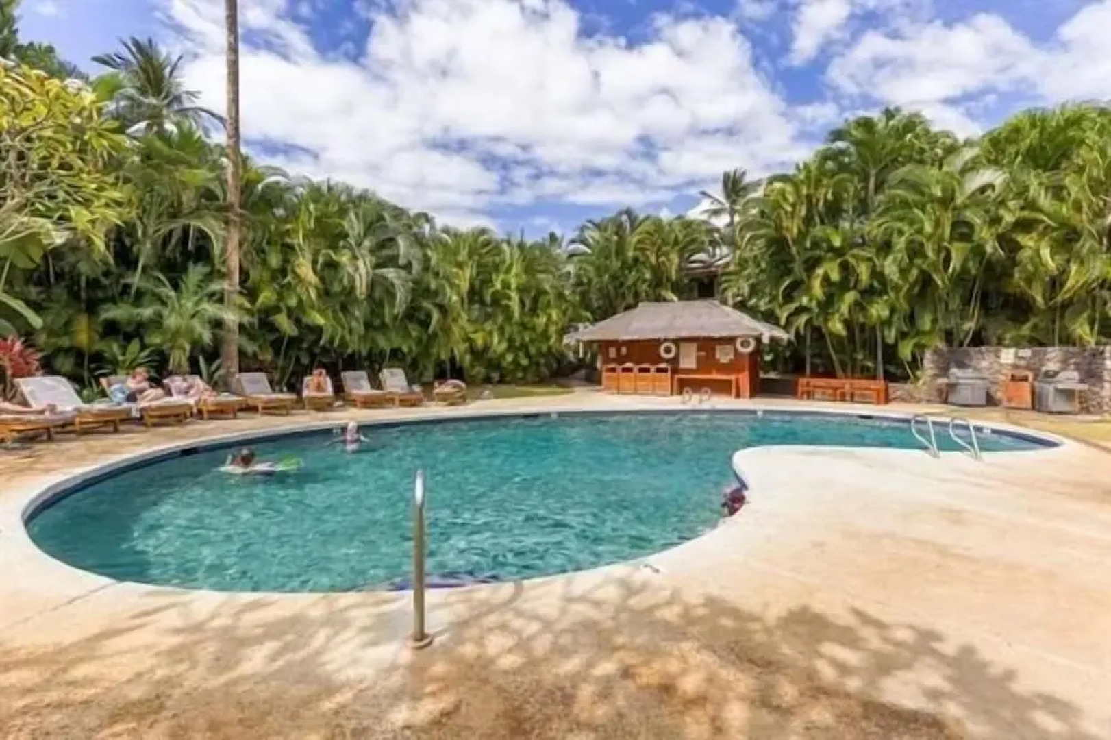 Aina Nalu 2bd/2ba 2 Bedroom Condo by Redawning